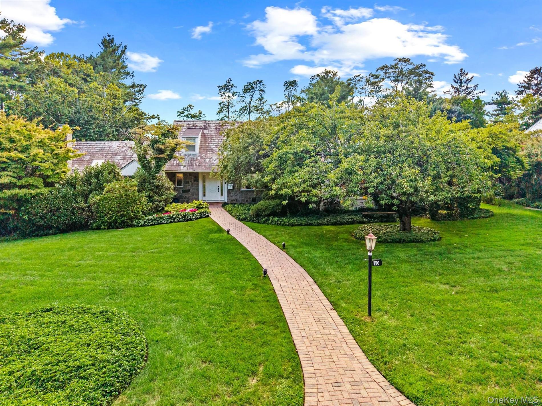 10 Vista Drive Property Photo 2