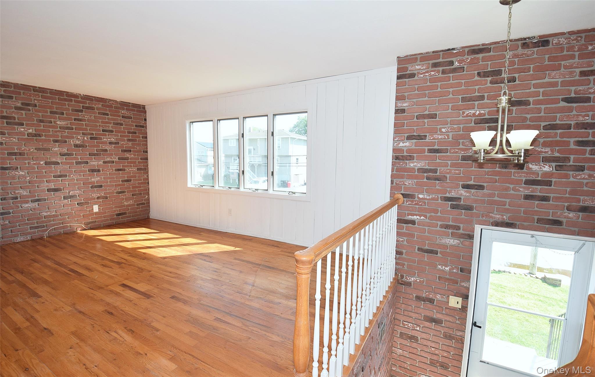 855 Surf Street Property Photo 3
