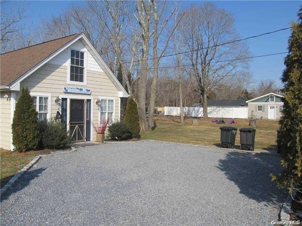 591 Main St Property Photo 2