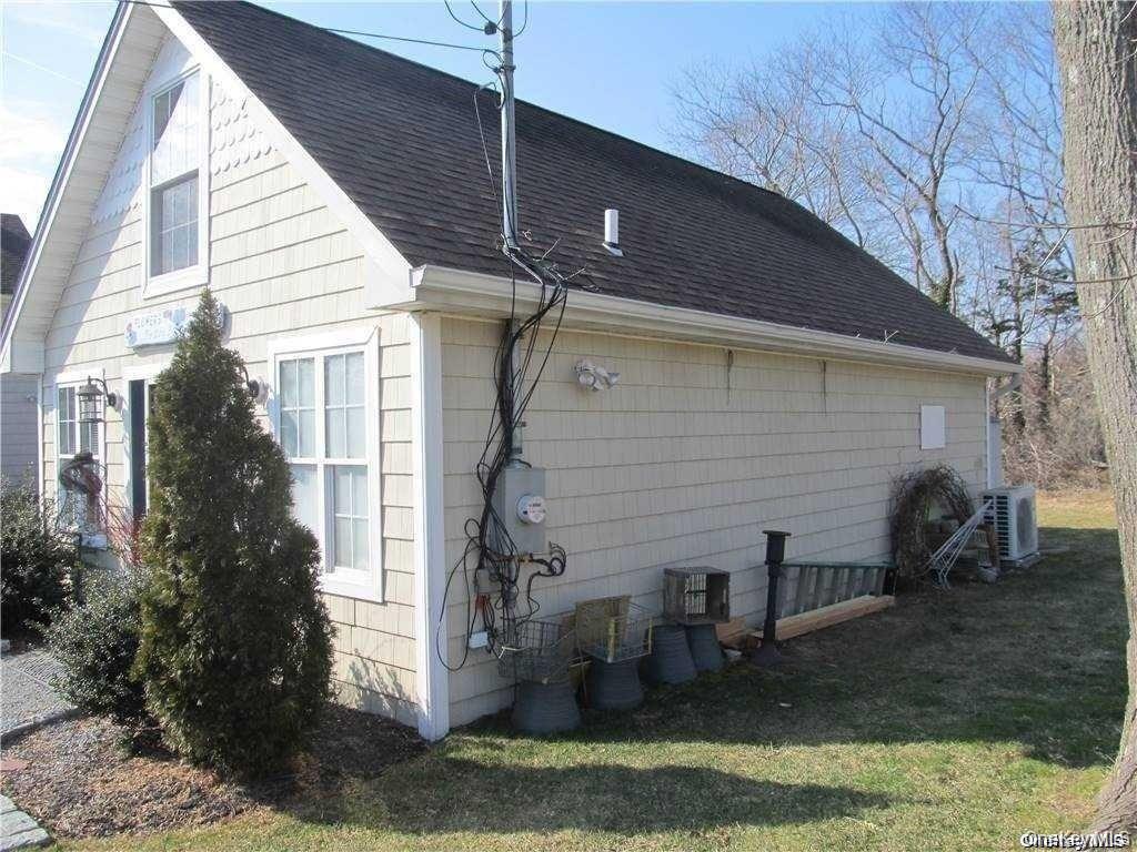 591 Main St Property Photo 4