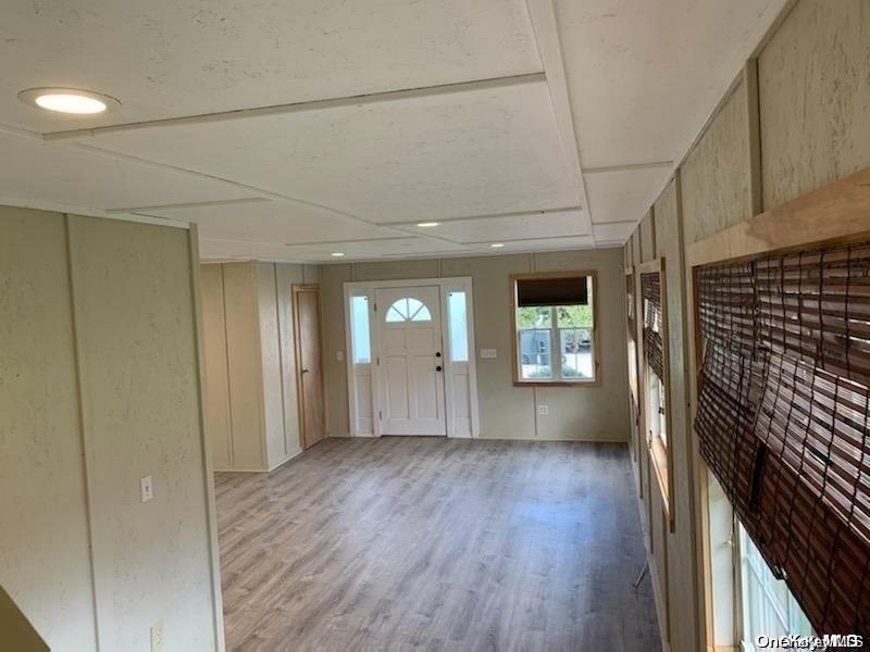 591 Main St Property Photo 6