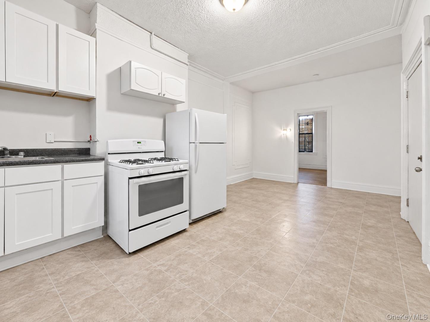 2421 Dean Street Property Photo 2