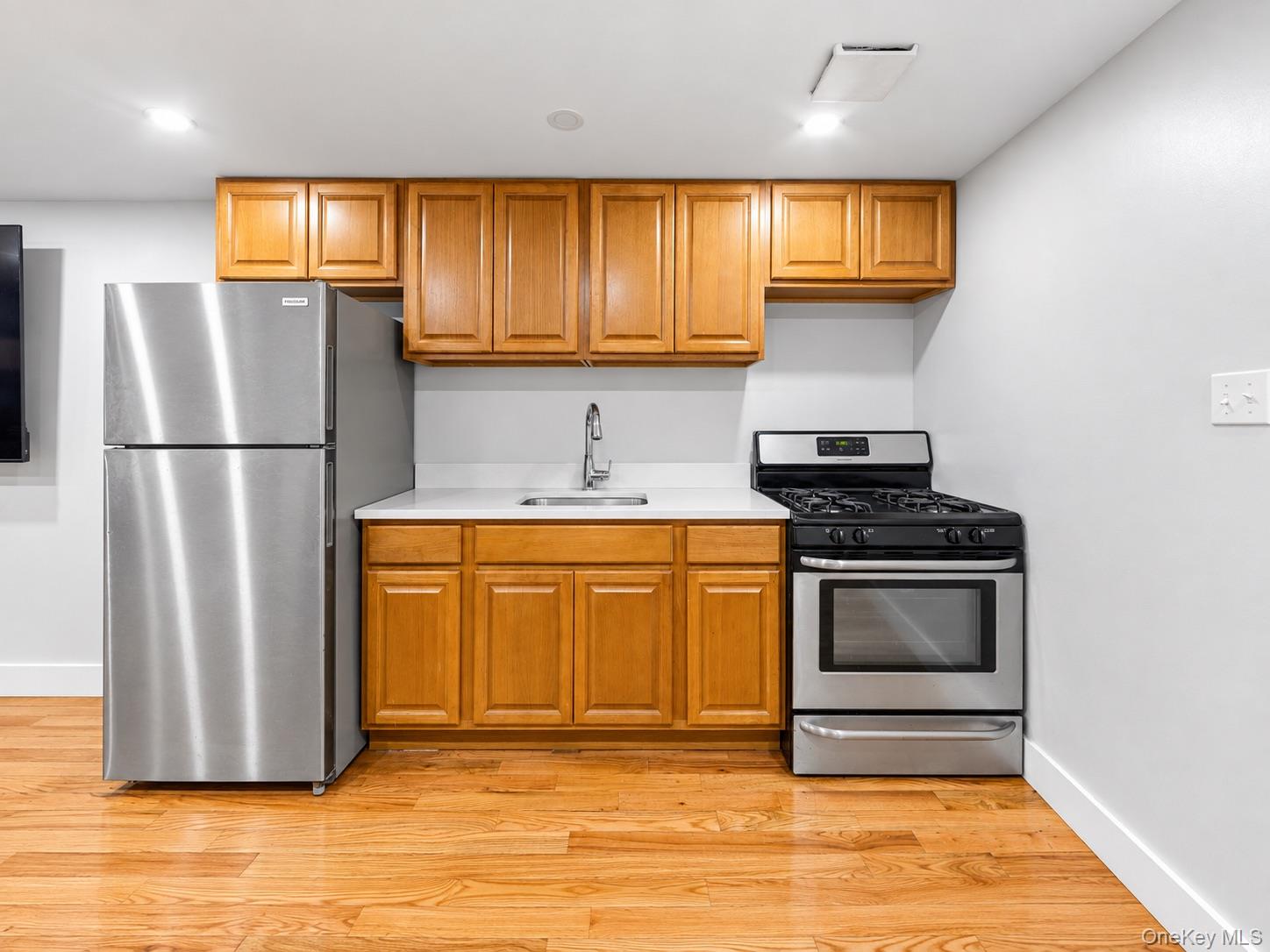 2421 Dean Street Property Photo 4