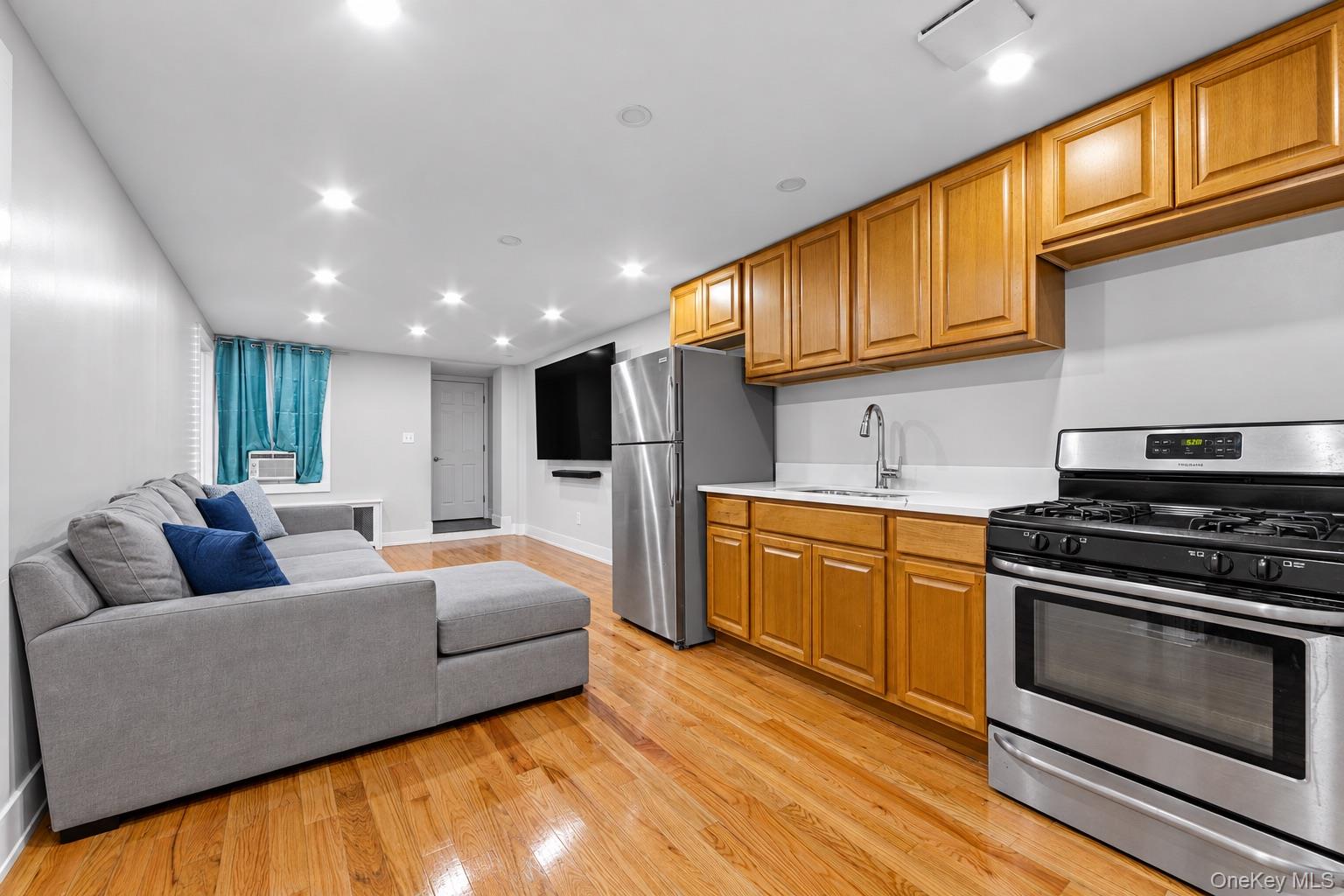 2421 Dean Street Property Photo 6