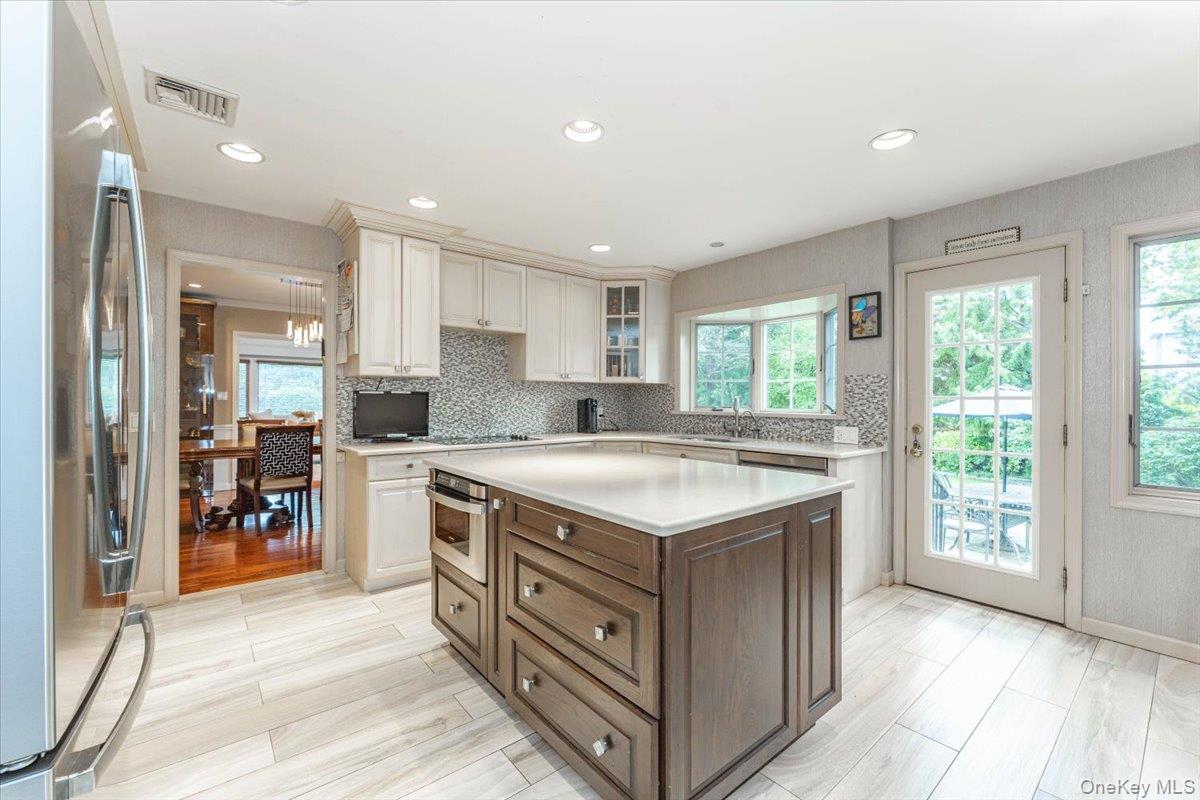 616 Woodmere Boulevard Property Photo 9