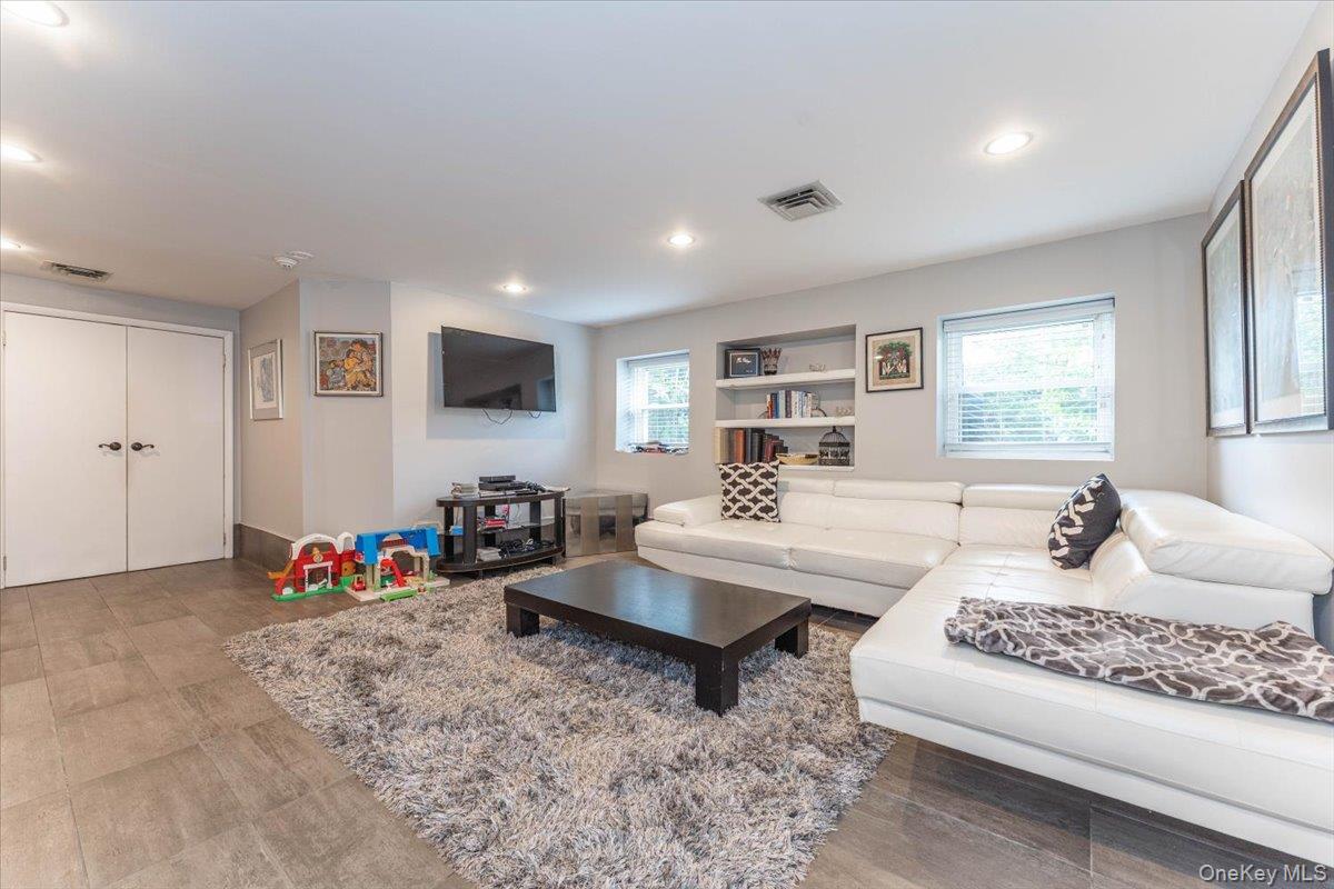 616 Woodmere Boulevard Property Photo 22