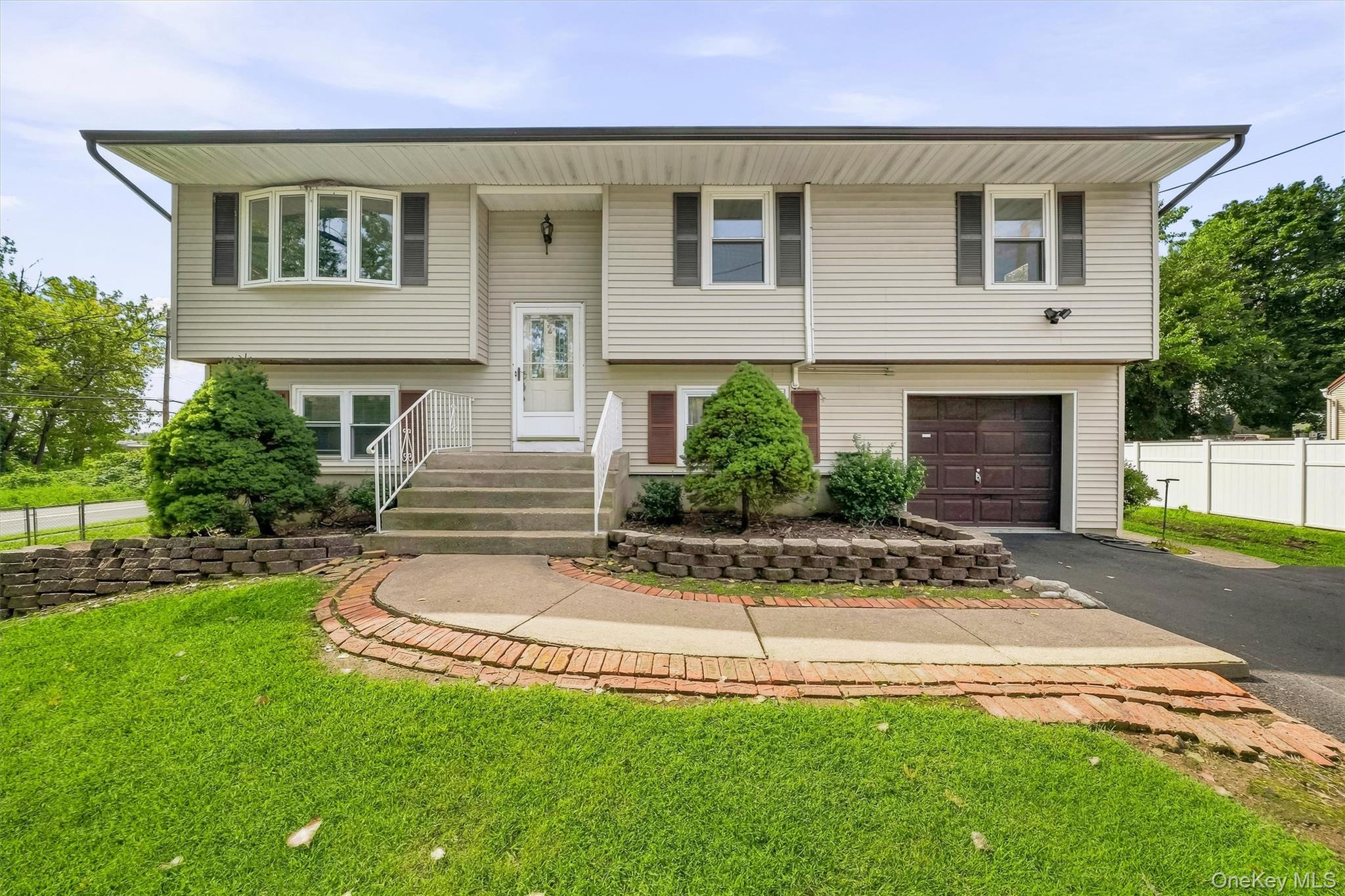 2 Maple Avenue Property Photo 4