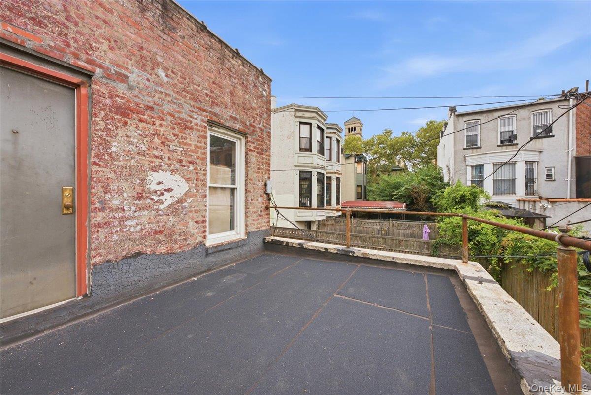 210 Brooklyn Avenue Property Photo 28
