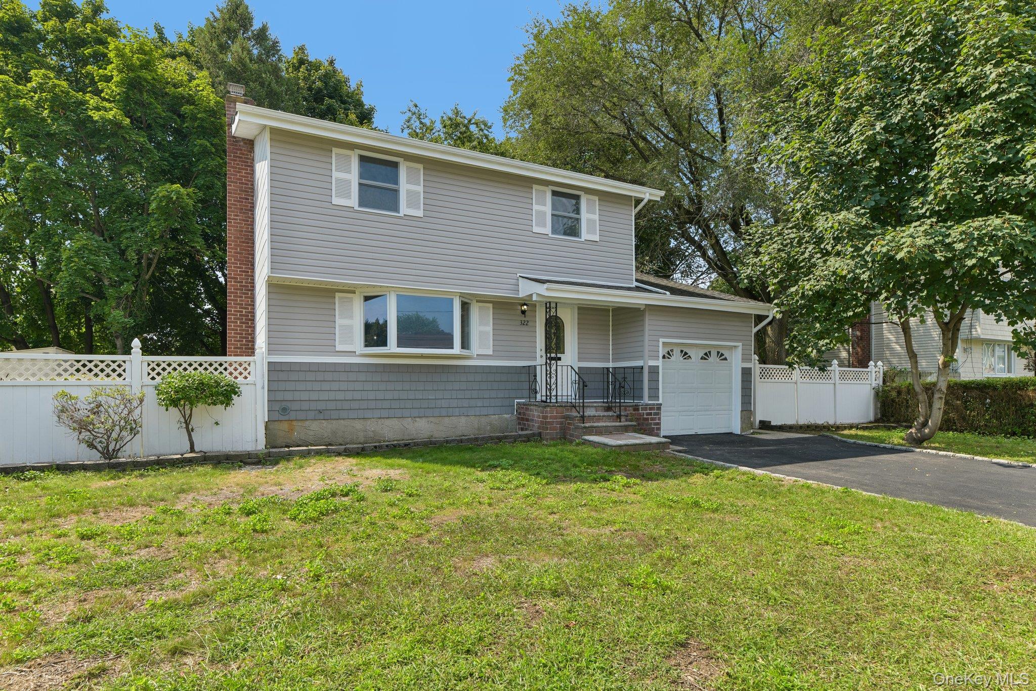 322 Barleau Property Photo 3