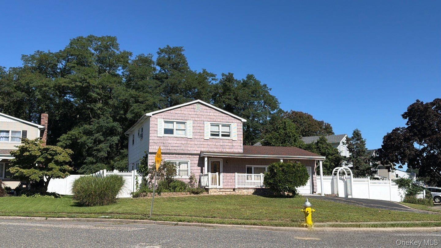 32 Sylvia Circle Property Photo 2