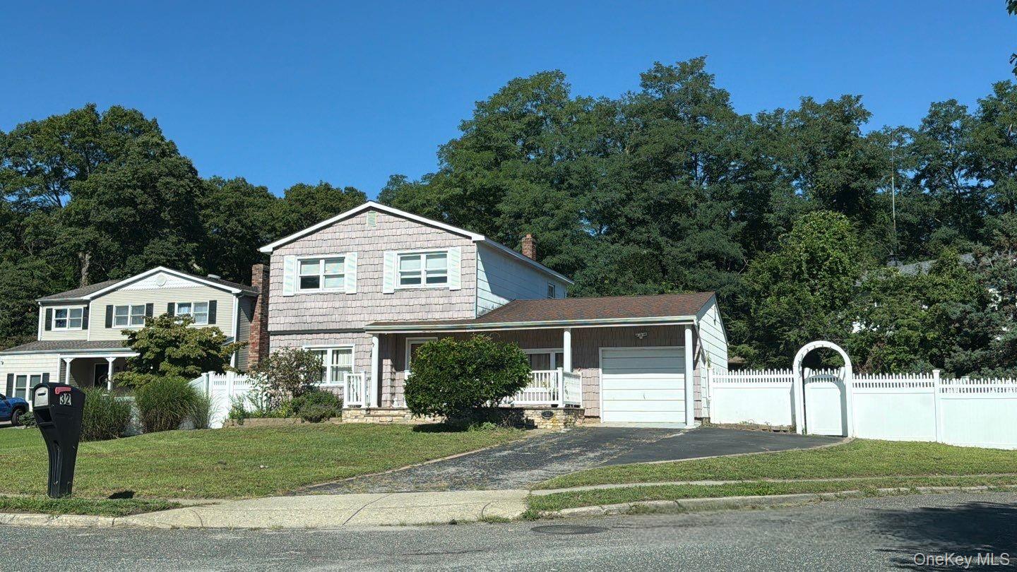 32 Sylvia Circle Property Photo 3