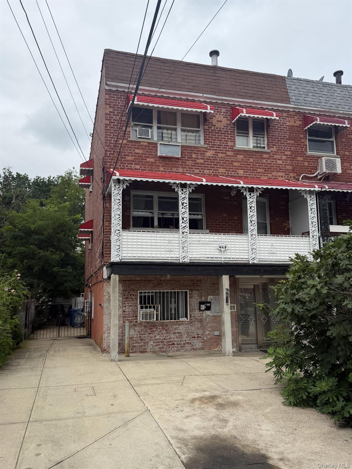 449 Castle Hill Avenue Property Photo 1