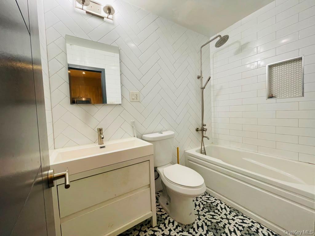 383 Essex Street Property Photo 12