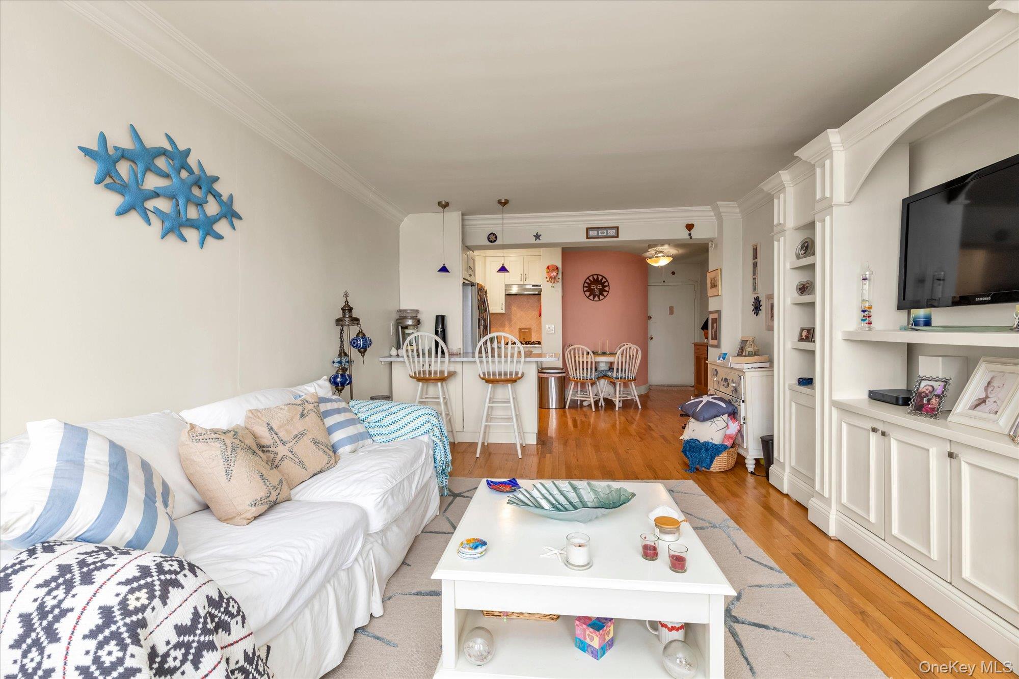 1 E Broadway 6a Property Photo 2