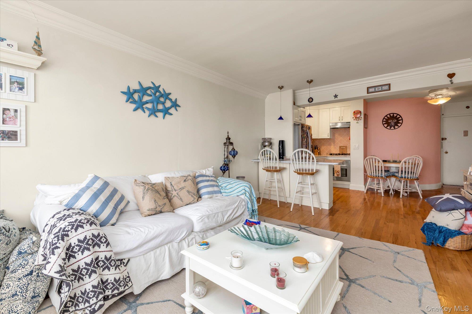 1 E Broadway 6a Property Photo 3