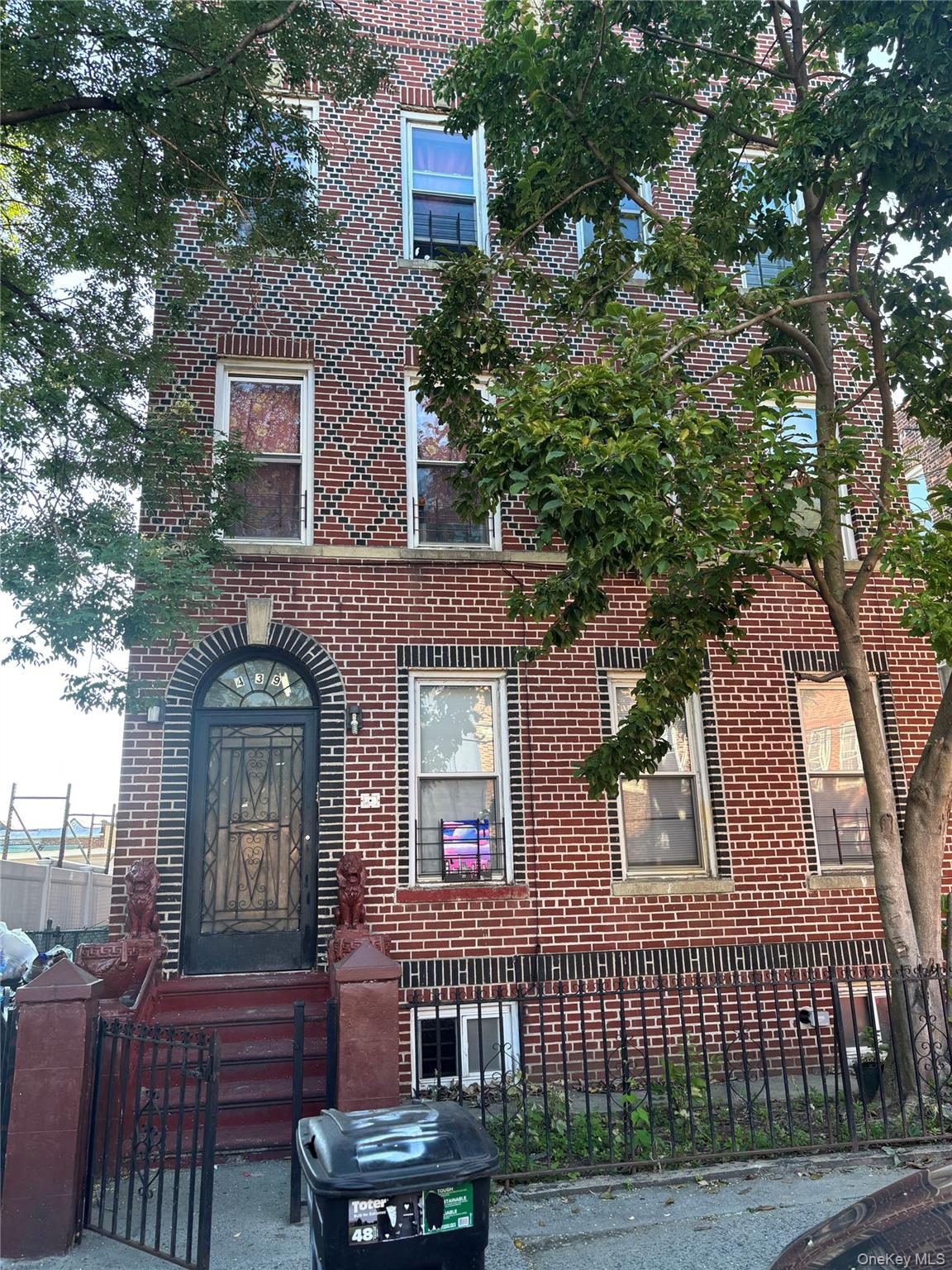 439 E 45th Street Property Photo 1