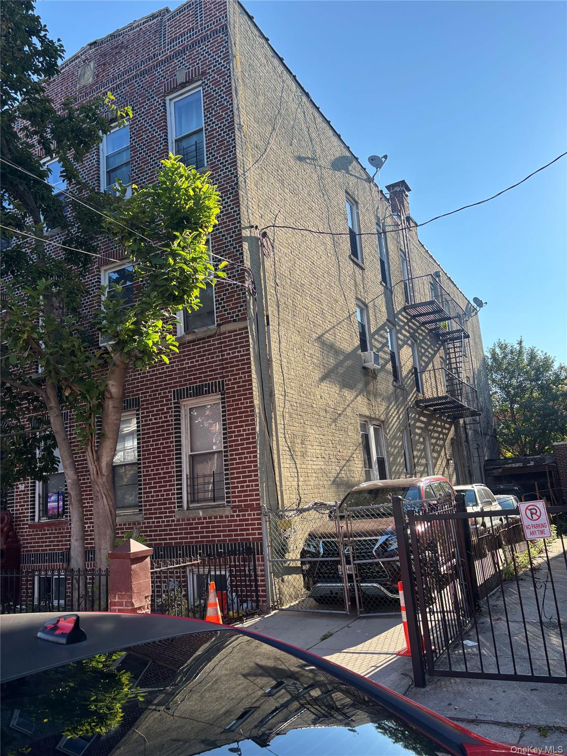 439 E 45th Street Property Photo 2