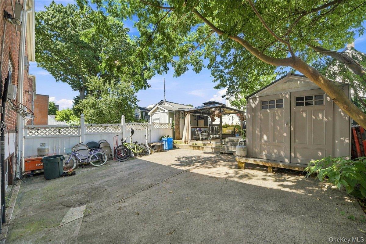 235 E 237th Street Property Photo 4