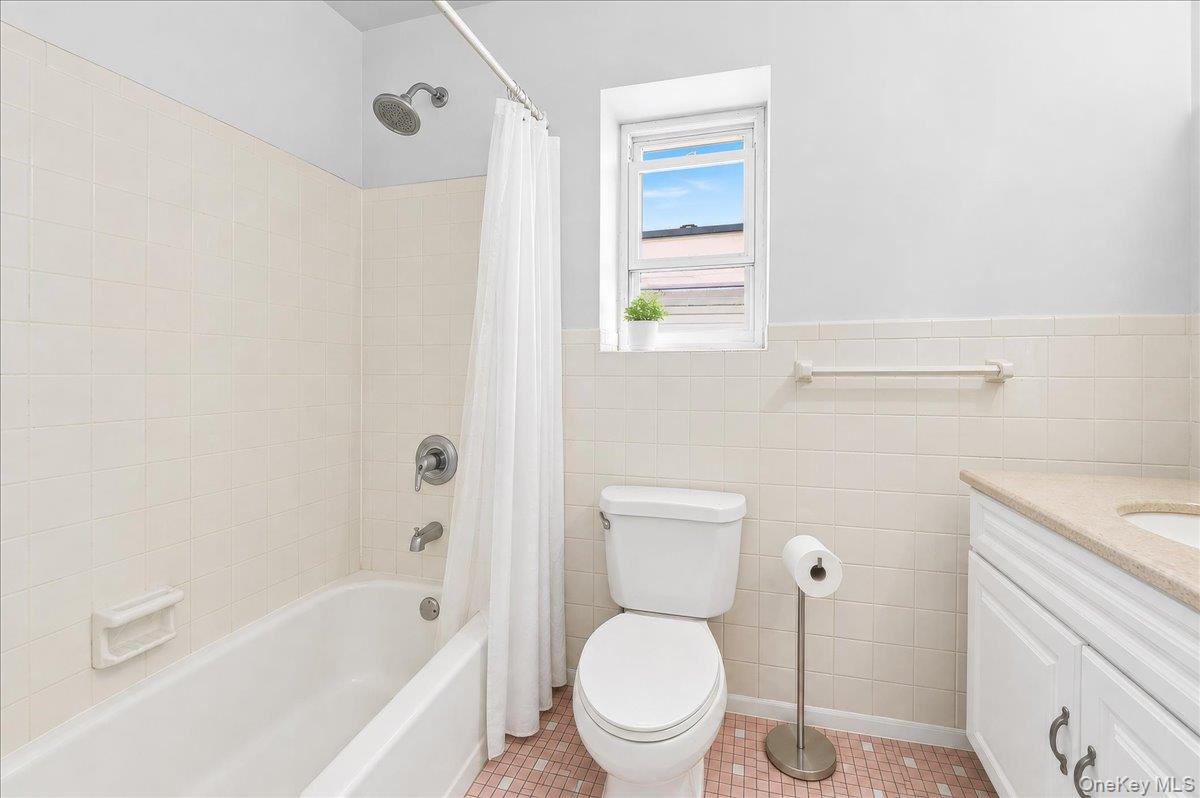 235 E 237th Street Property Photo 18