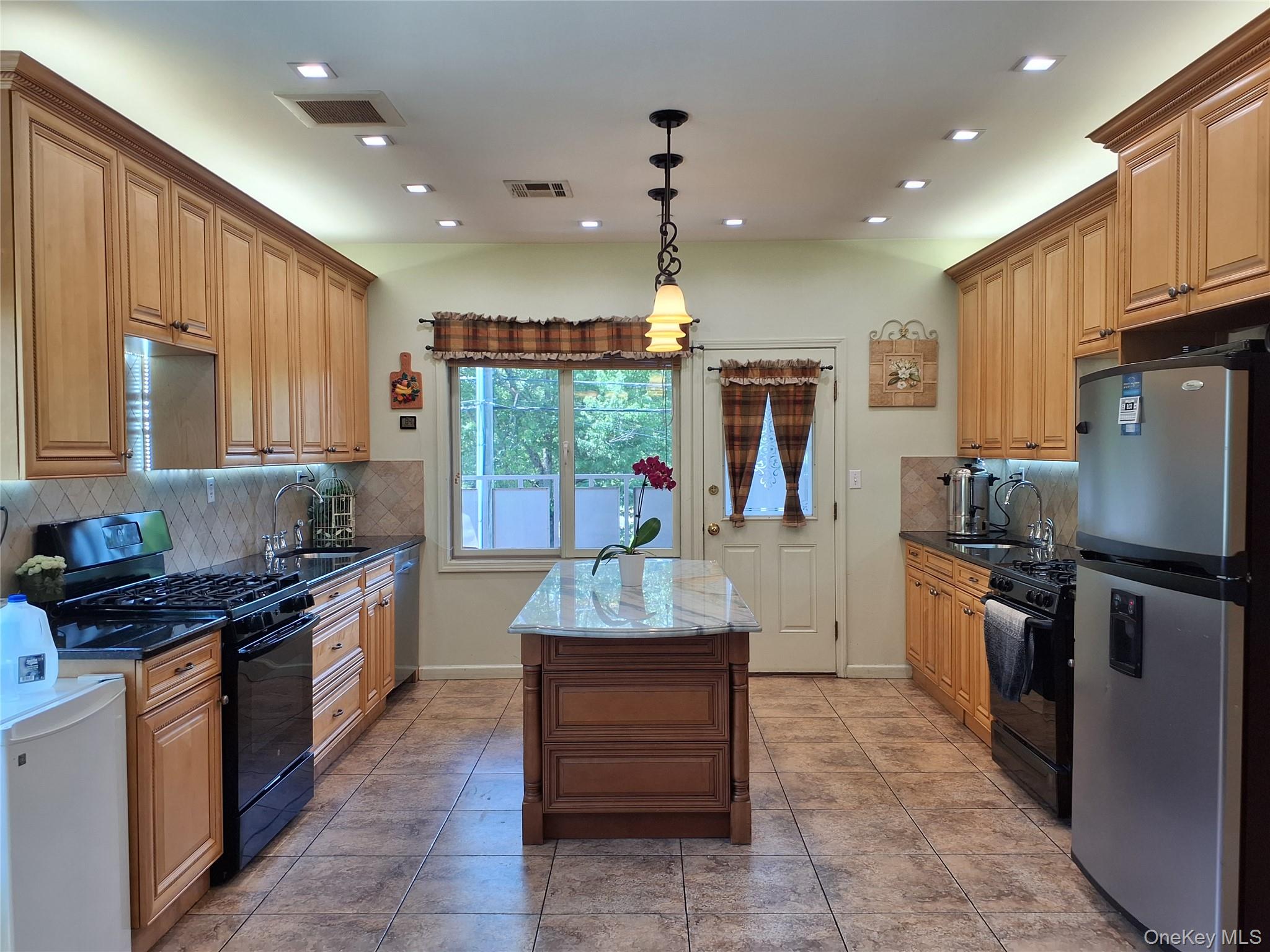 40 Herrick Avenue 201 Property Photo 2