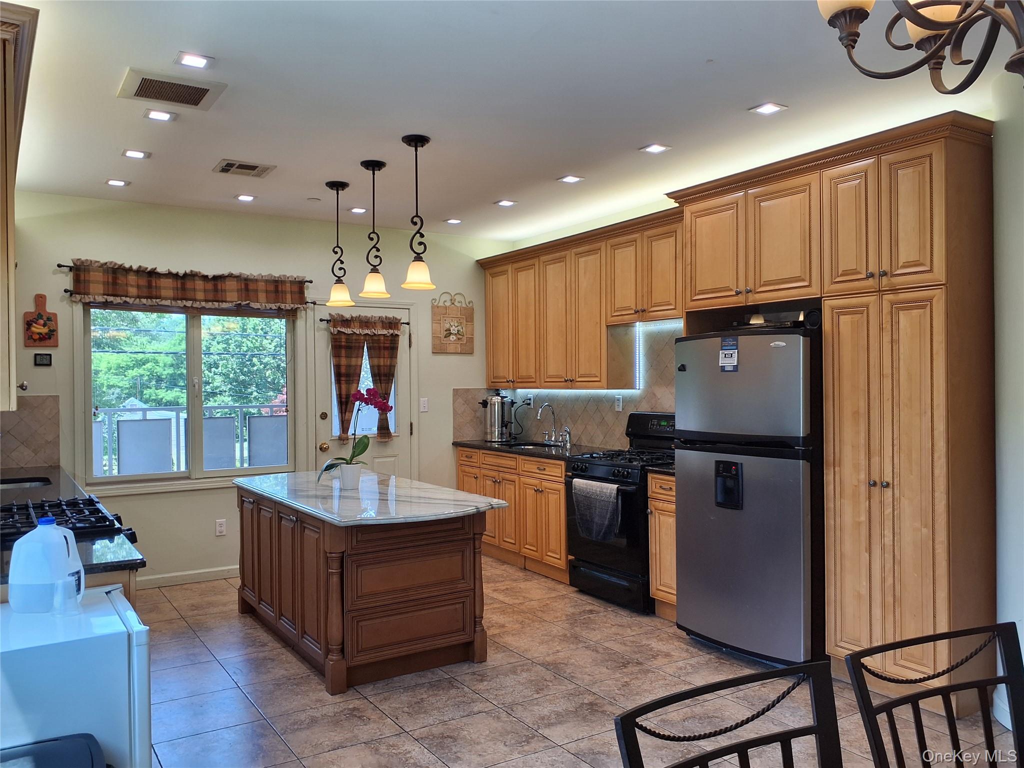 40 Herrick Avenue 201 Property Photo 3