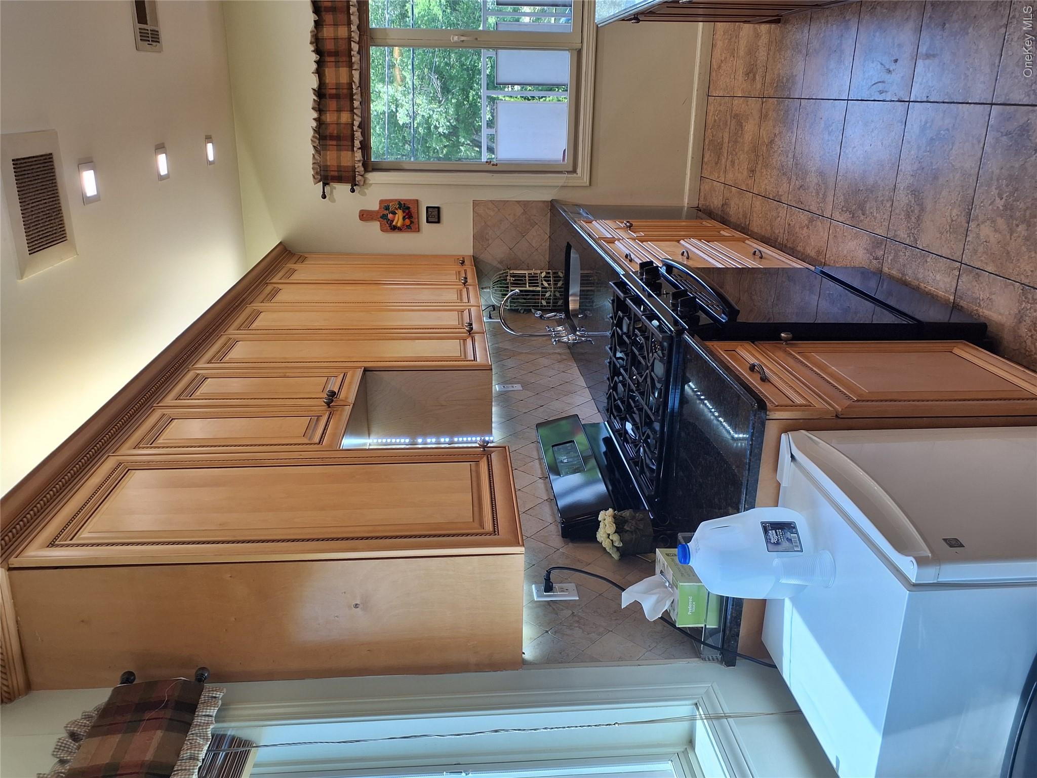 40 Herrick Avenue 201 Property Photo 6