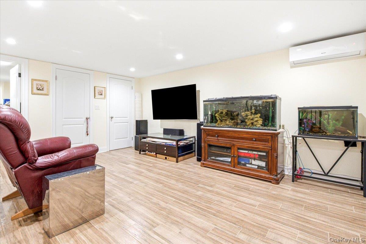 67-30 Harrow Street Property Photo 31