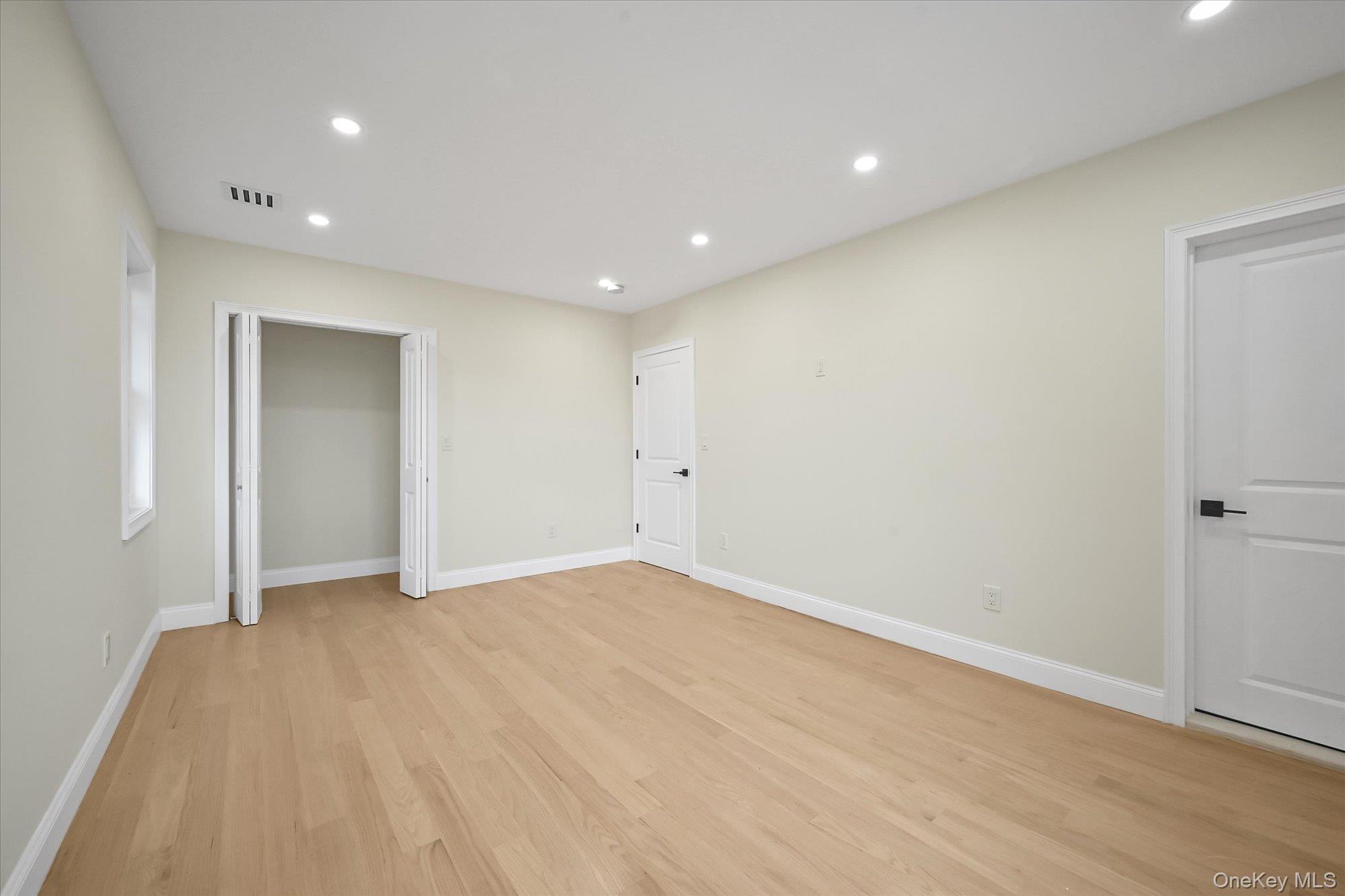 14123 Hoover Avenue Property Photo 4