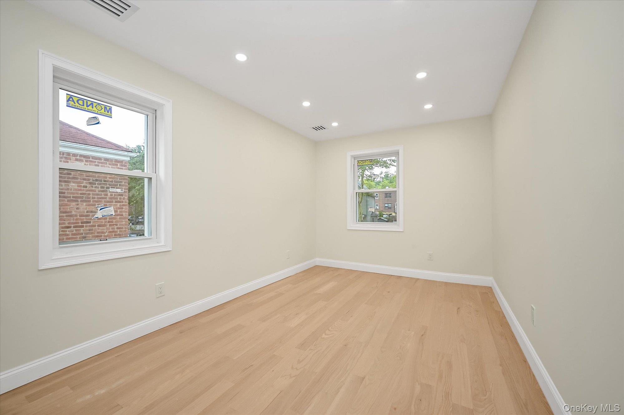 14123 Hoover Avenue Property Photo 6