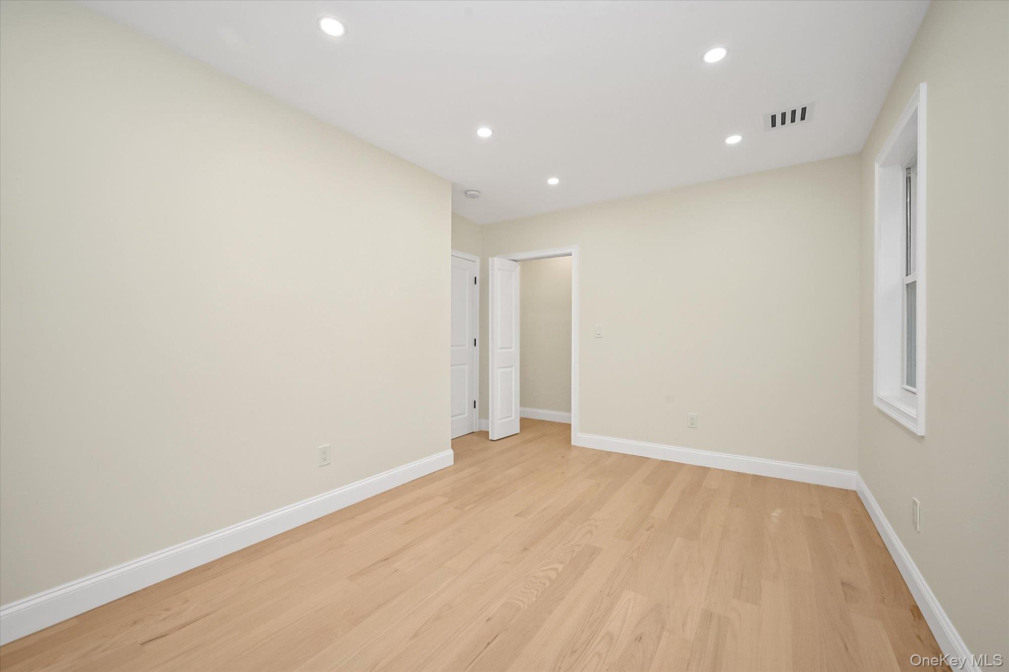 14123 Hoover Avenue Property Photo 7