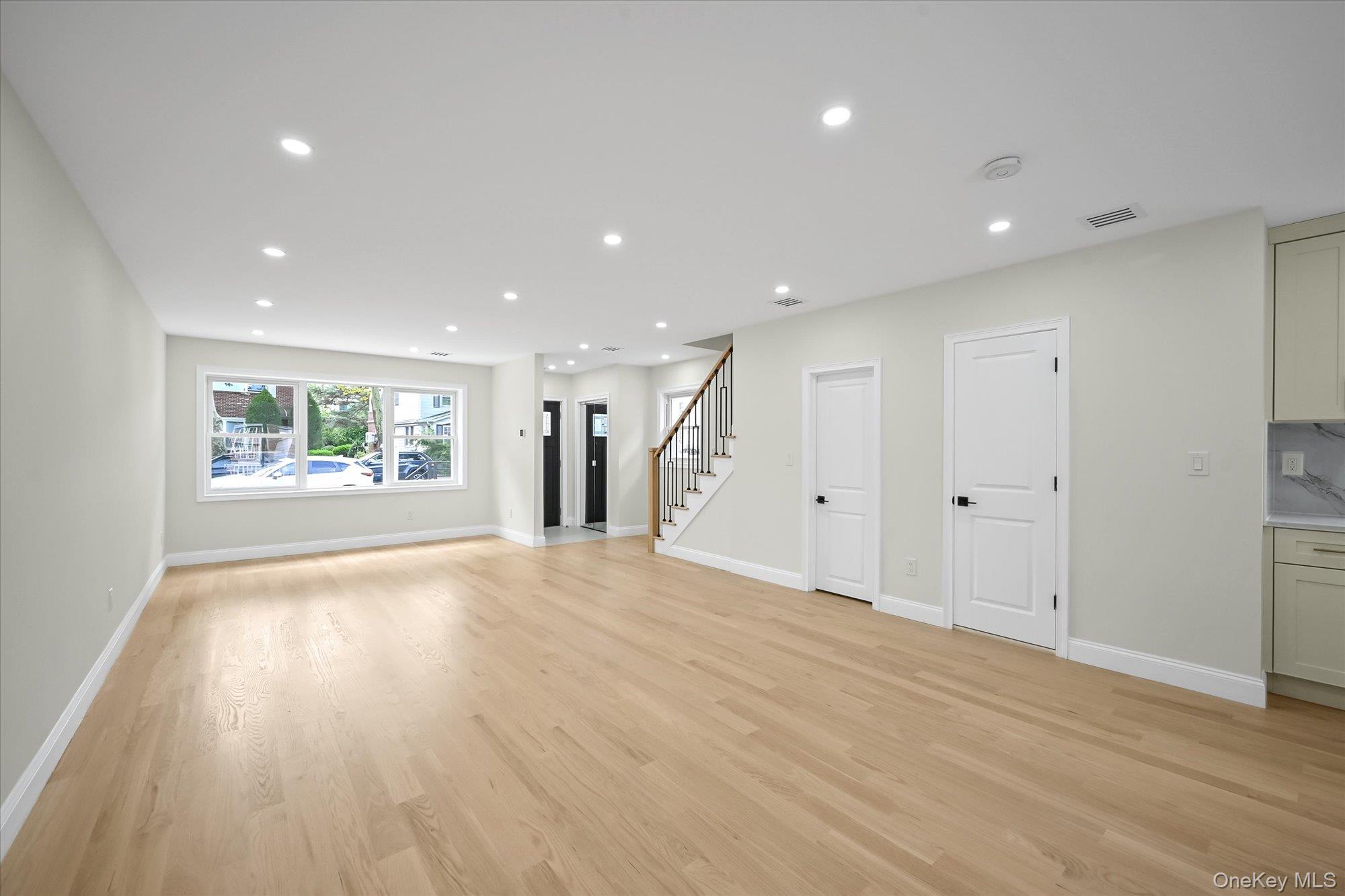 14123 Hoover Avenue Property Photo 18