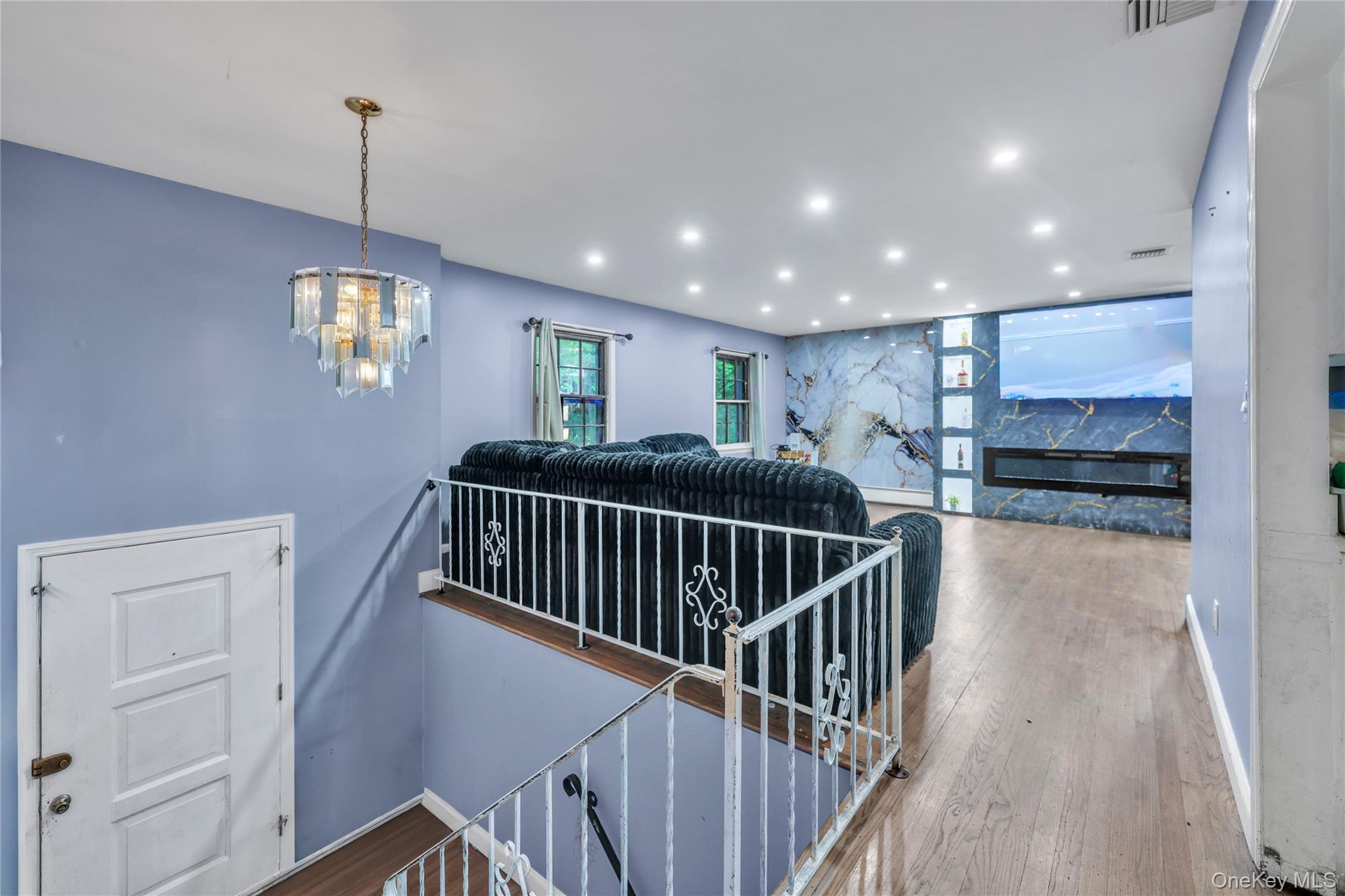 6 Arrow Lane Property Photo 4
