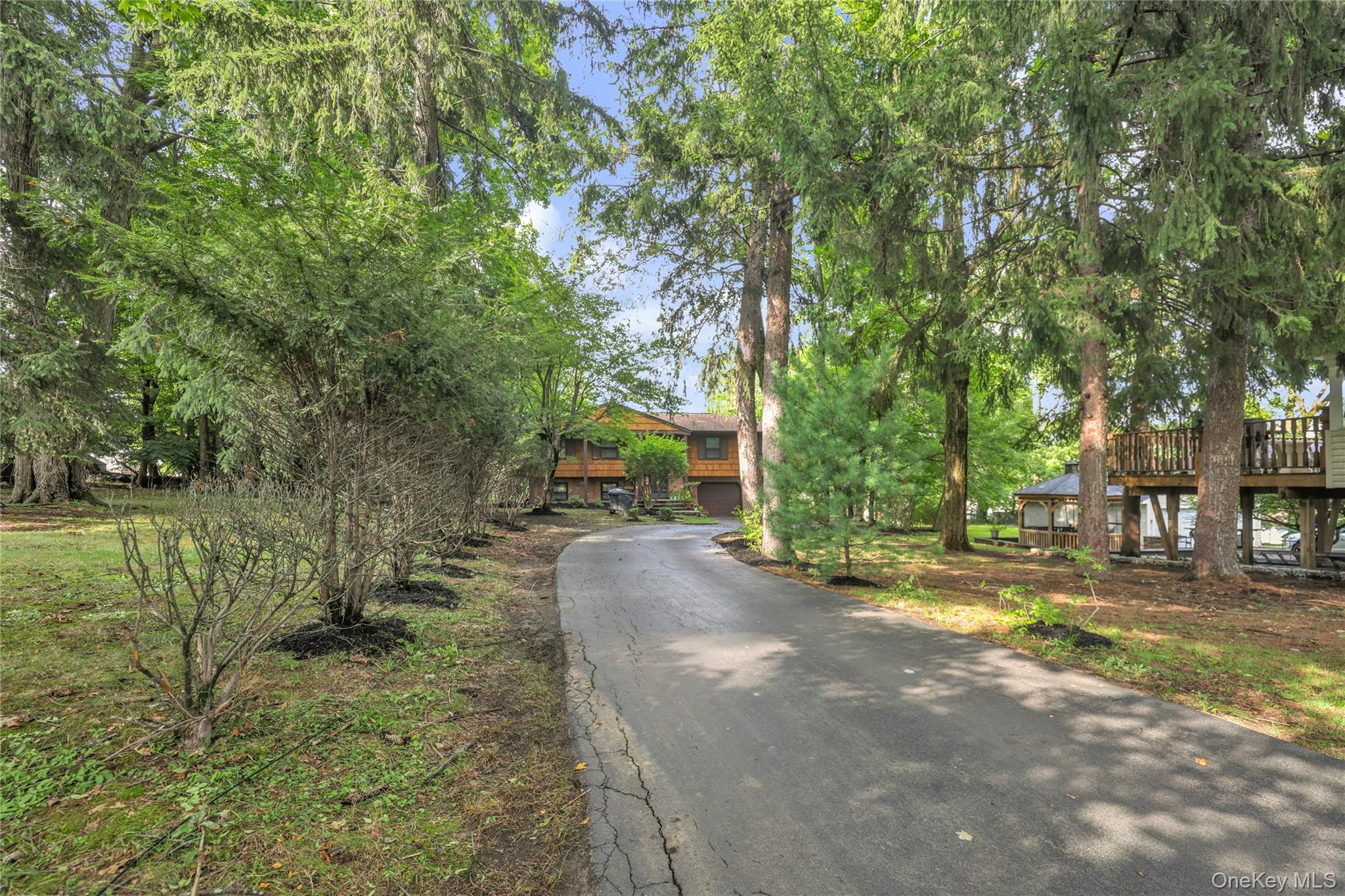 6 Arrow Lane Property Photo 12
