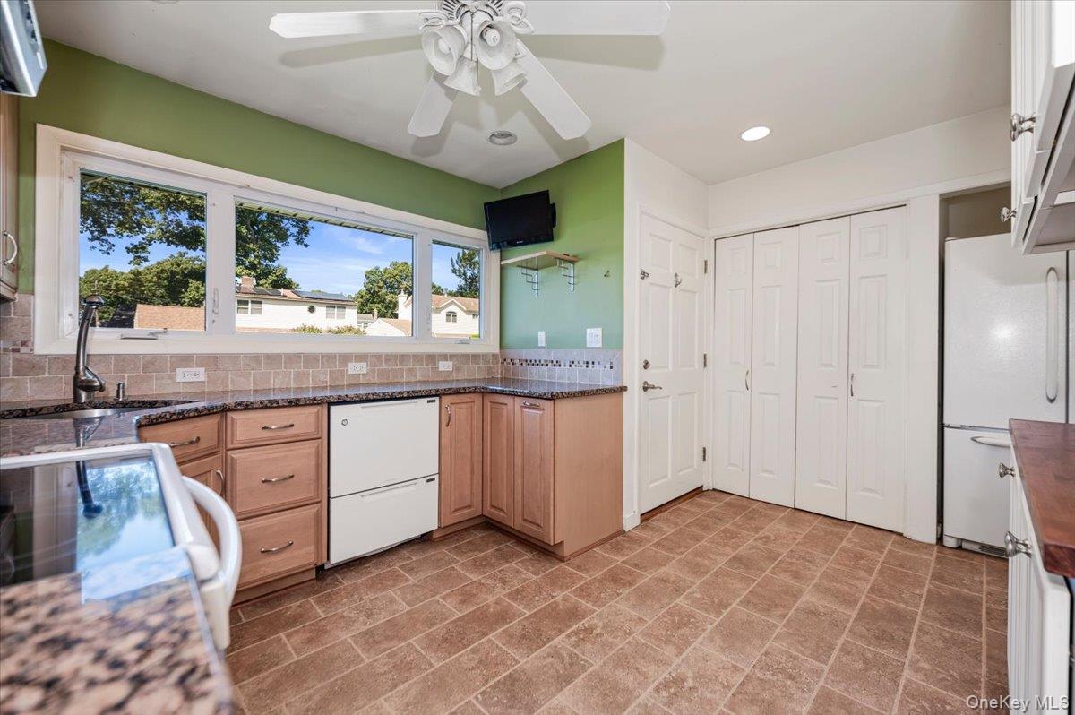 162 Twin Lane Property Photo 3