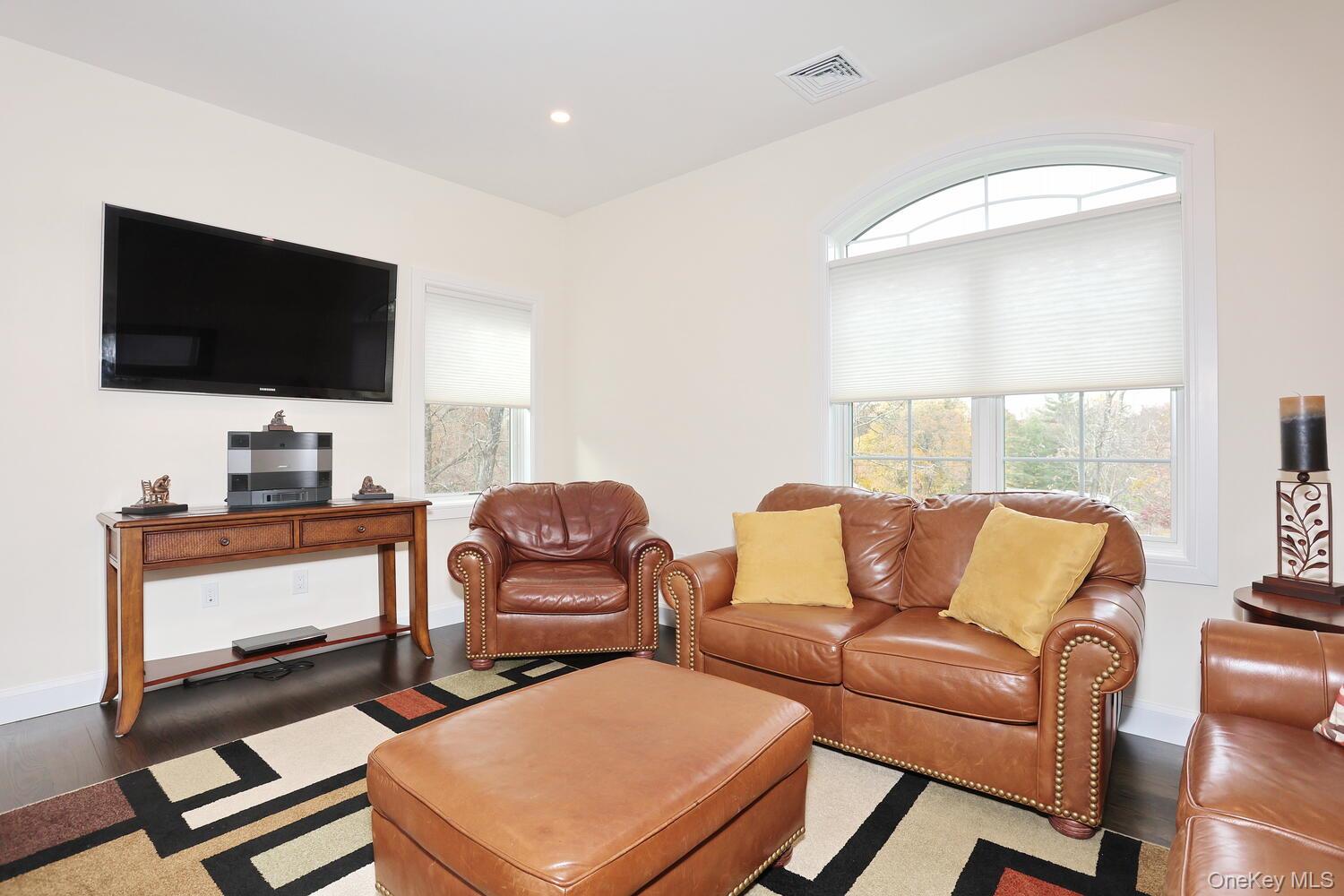 75 Campbell Avenue Property Photo 35