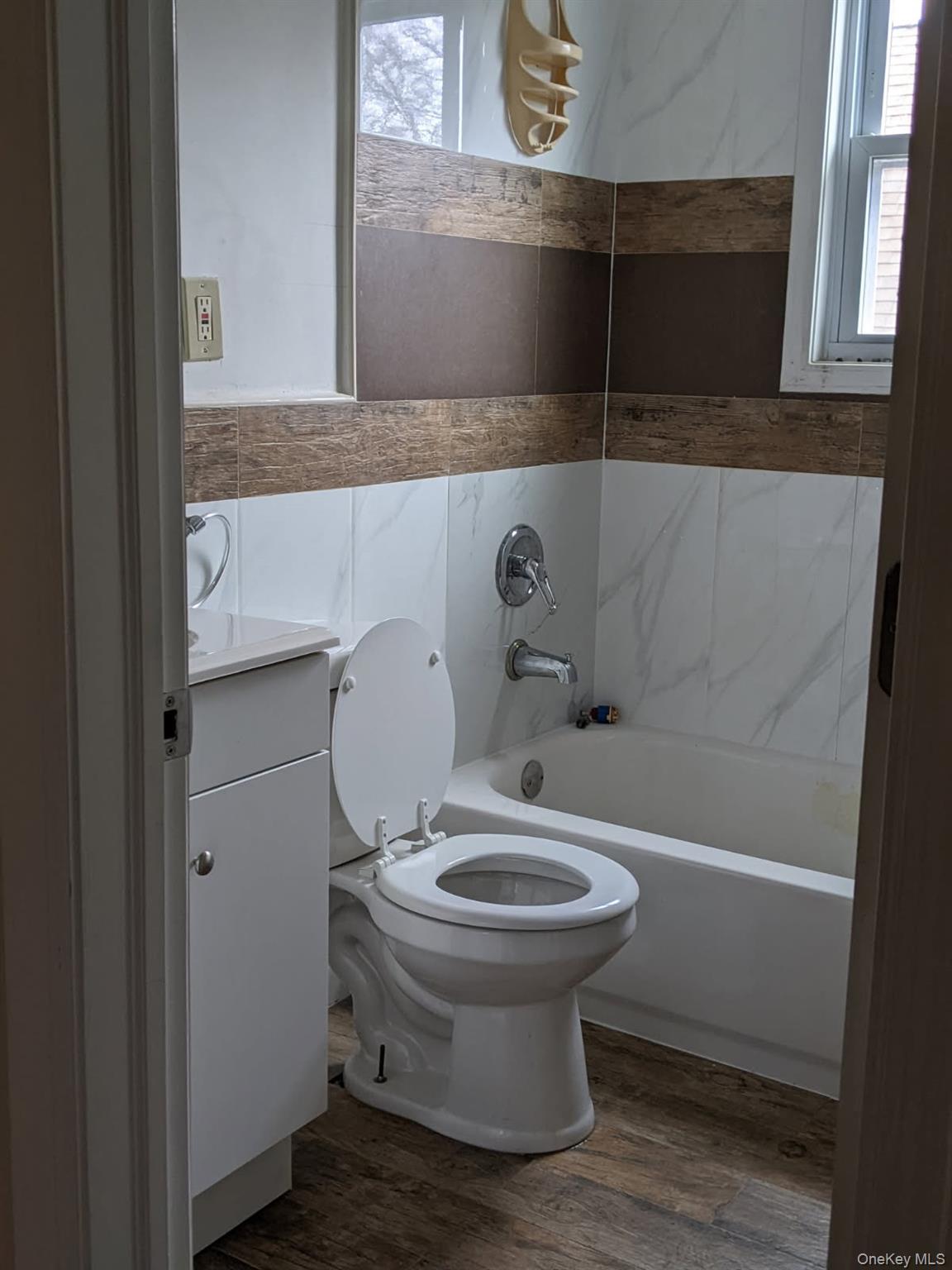 1043094 Property Photo 4