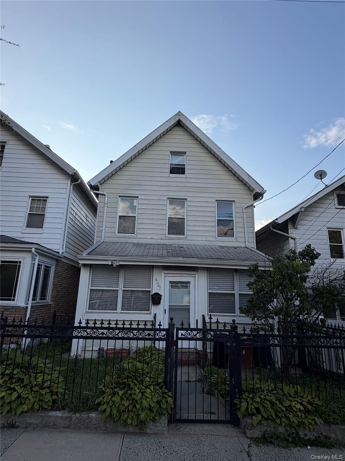 4529 Carpenter Avenue Property Photo 1