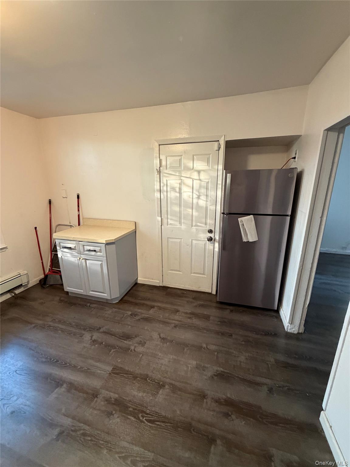4529 Carpenter Avenue Property Photo 8