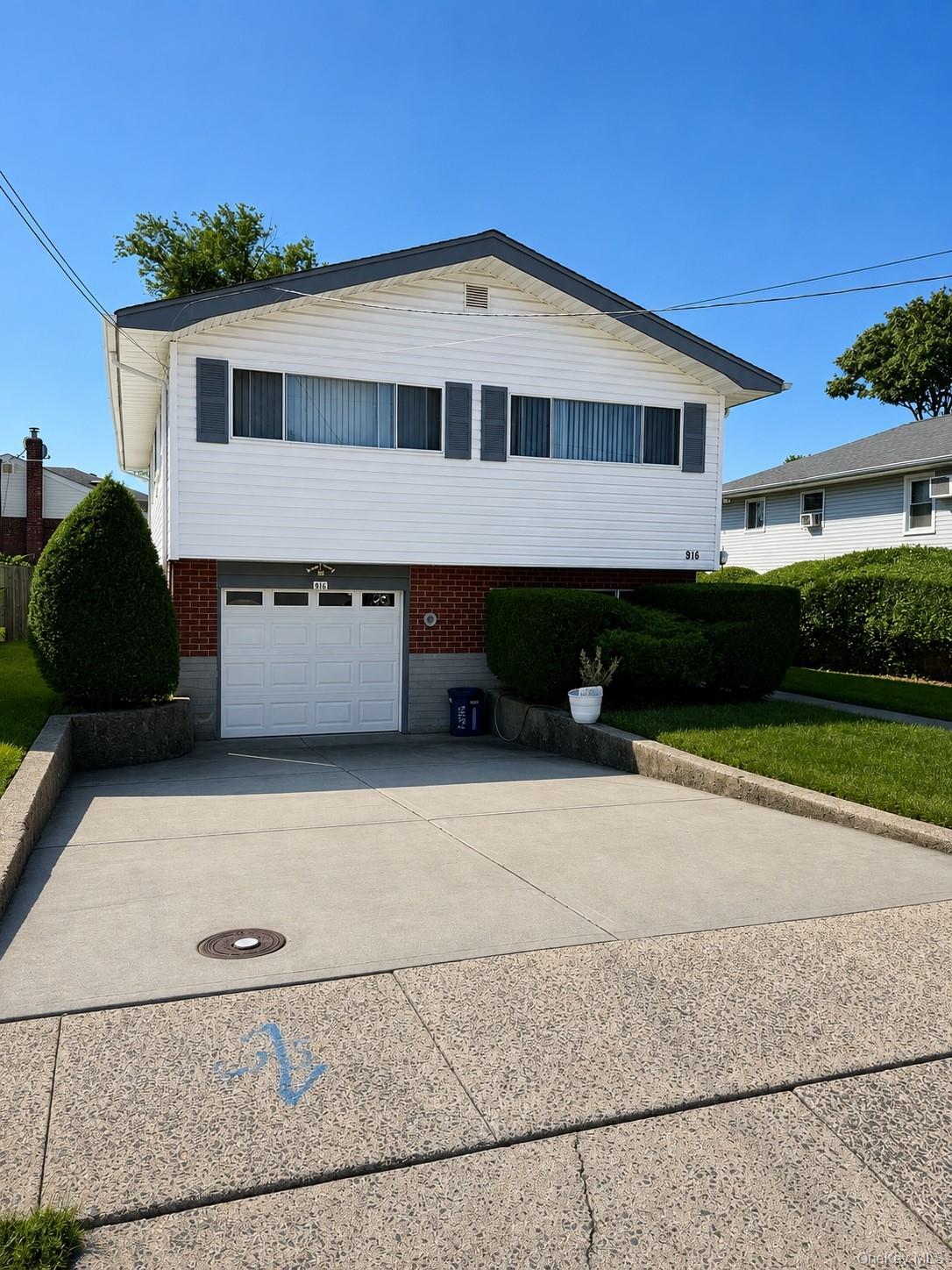 916 Park Avenue Property Photo 1