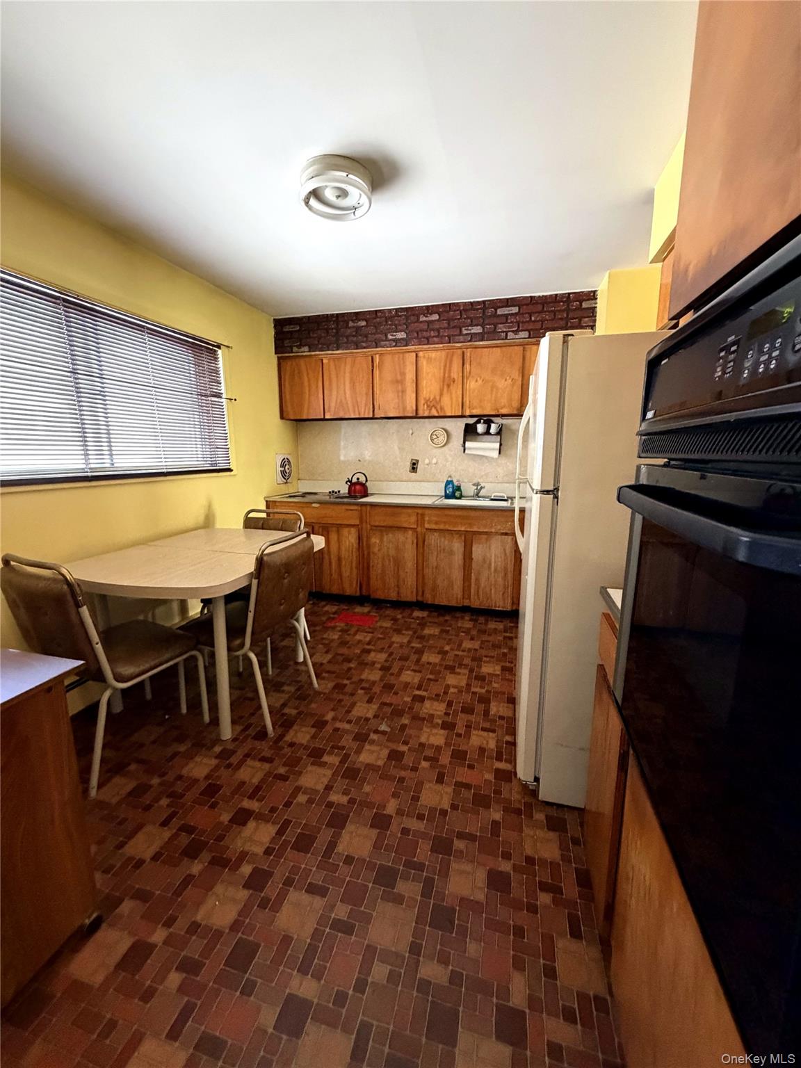 916 Park Avenue Property Photo 6