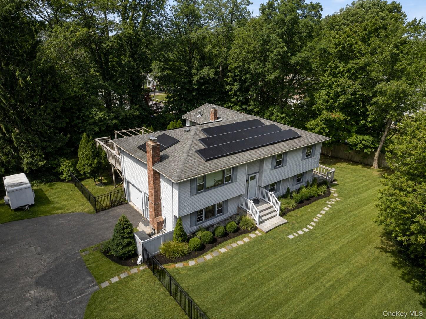 136 Woodhull Road Property Photo 2