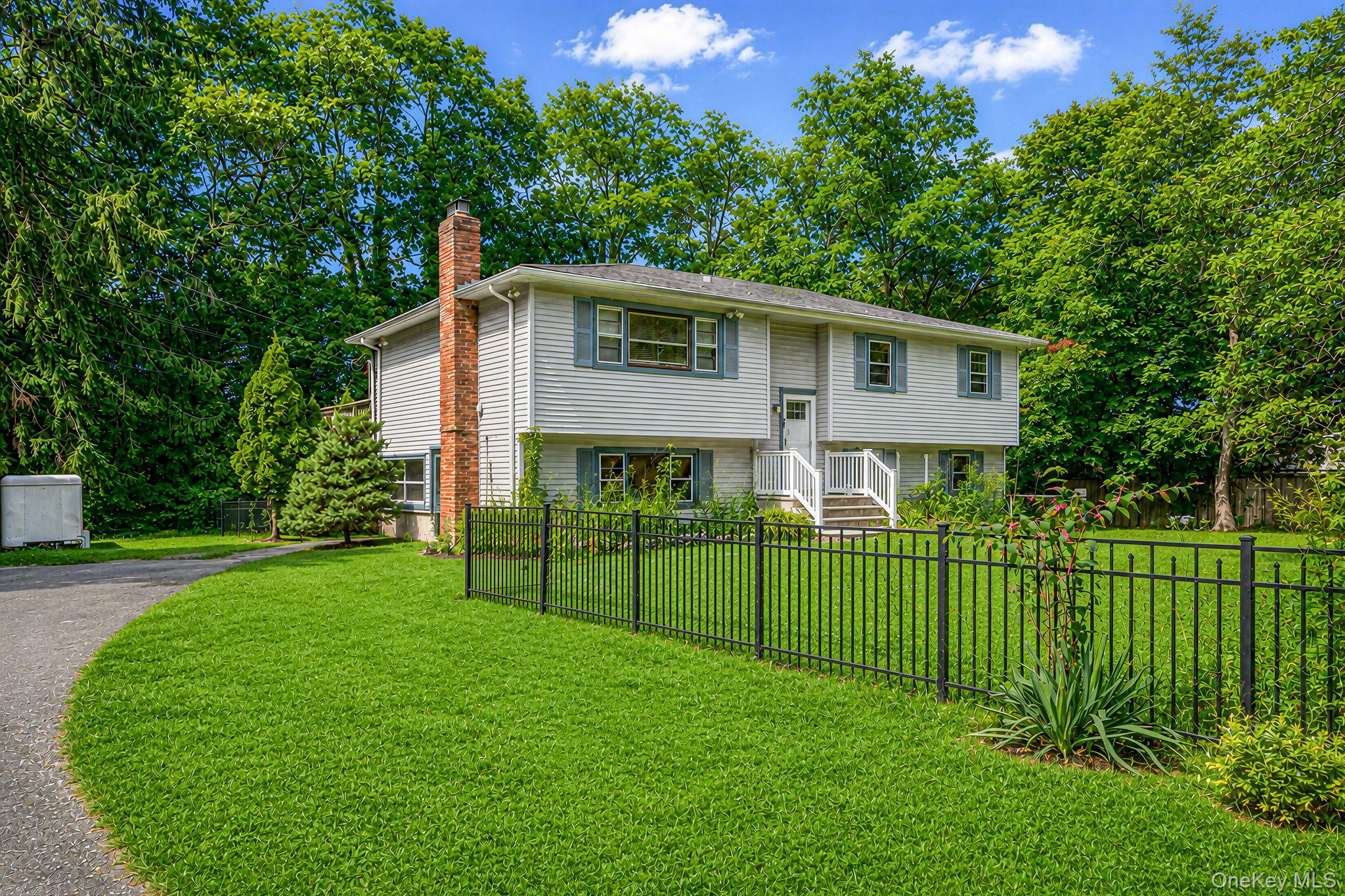 136 Woodhull Road Property Photo 3