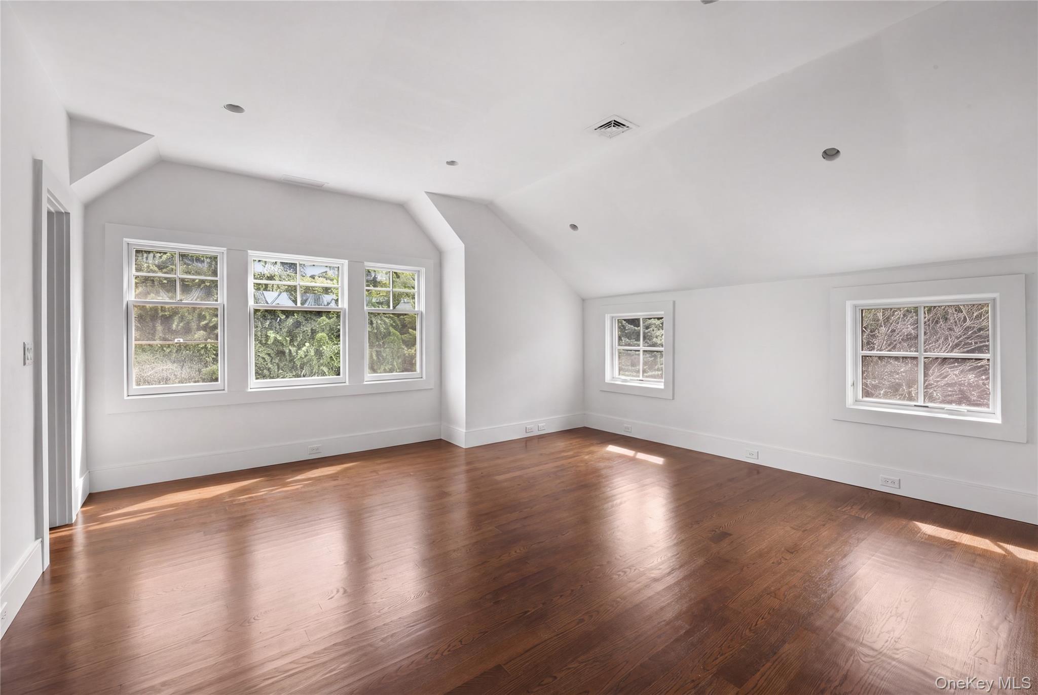 18 Green Meadow Lane Property Photo 32