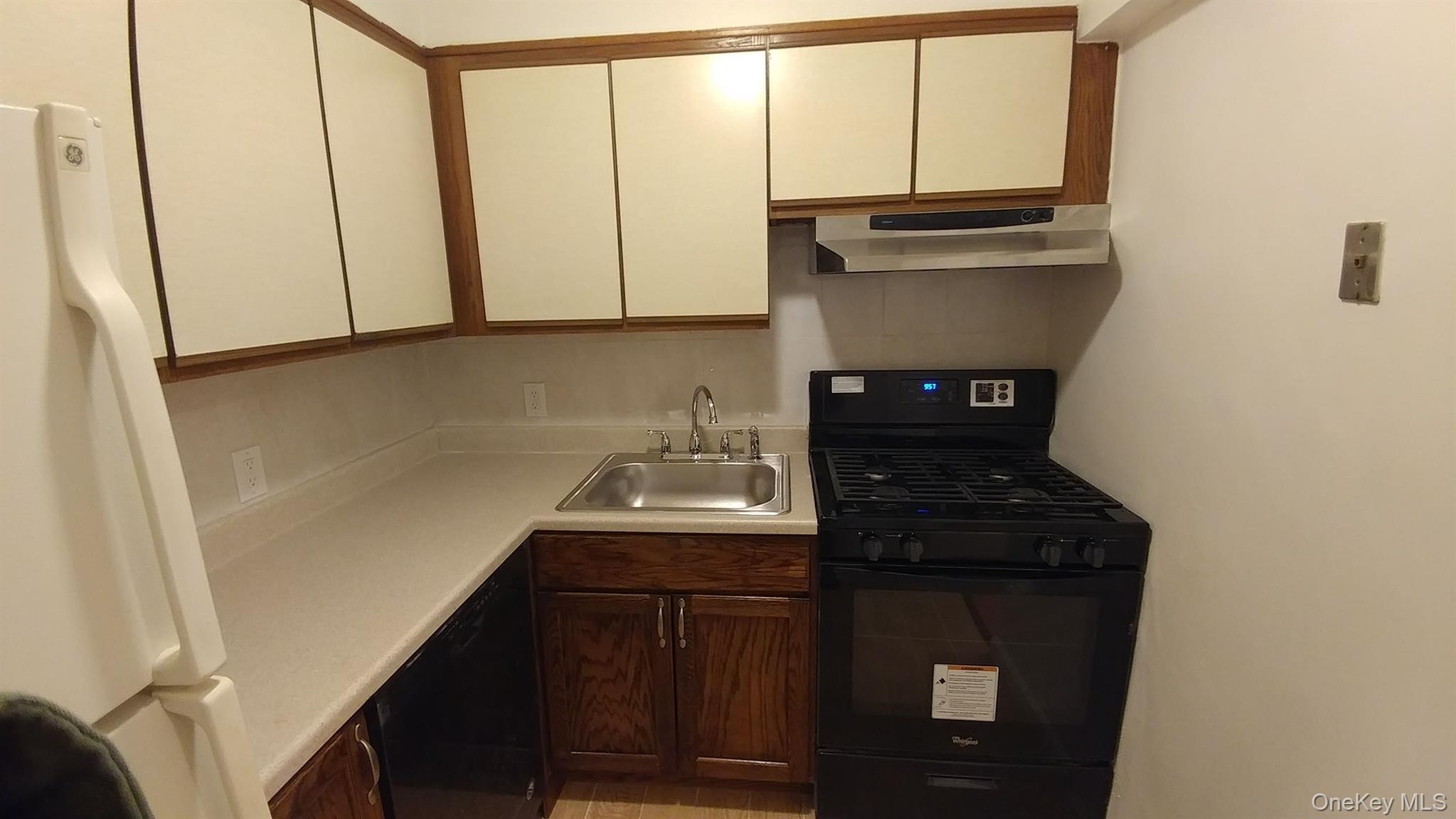 4107 Bowne Street 1a Property Photo 7