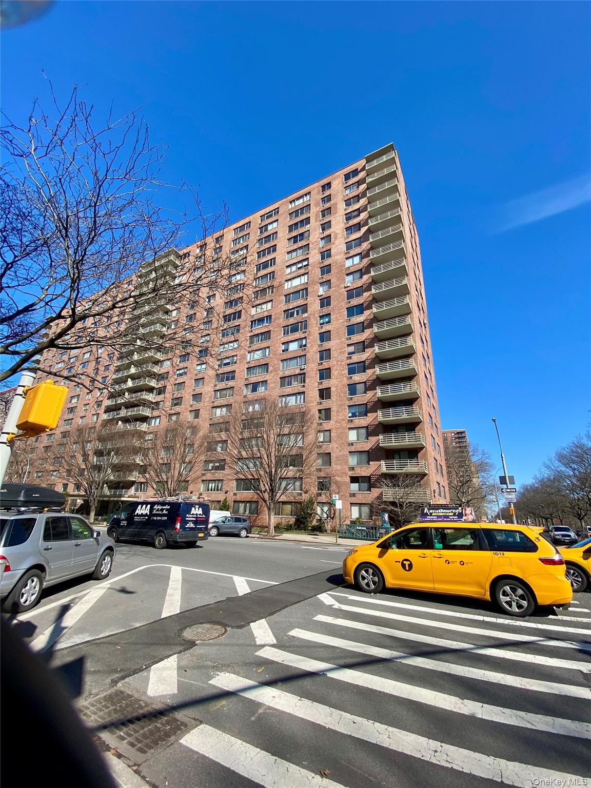372 Central Park 20l Property Photo 3
