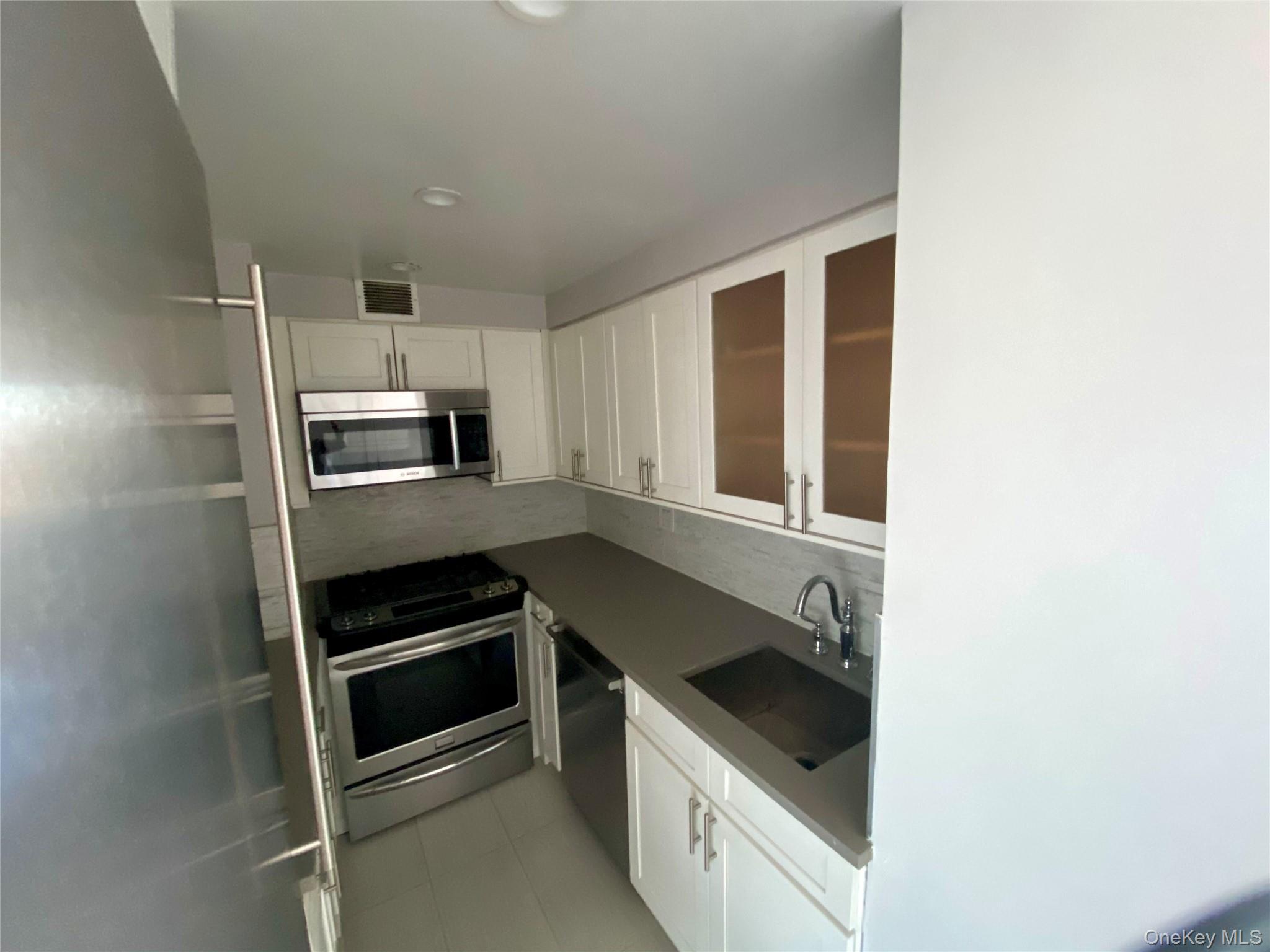 372 Central Park 20l Property Photo 11
