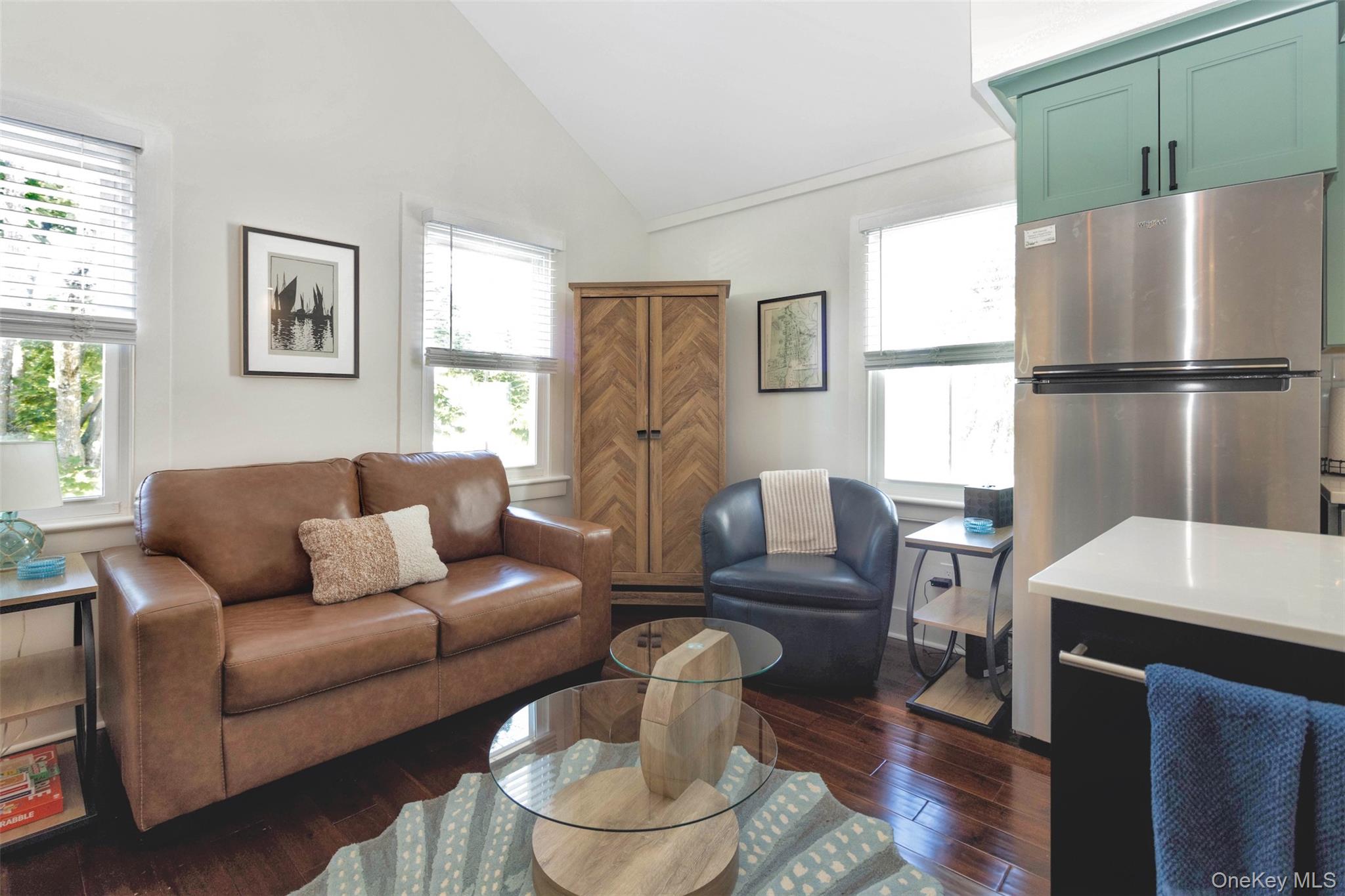 430 1st Street B Property Photo 12