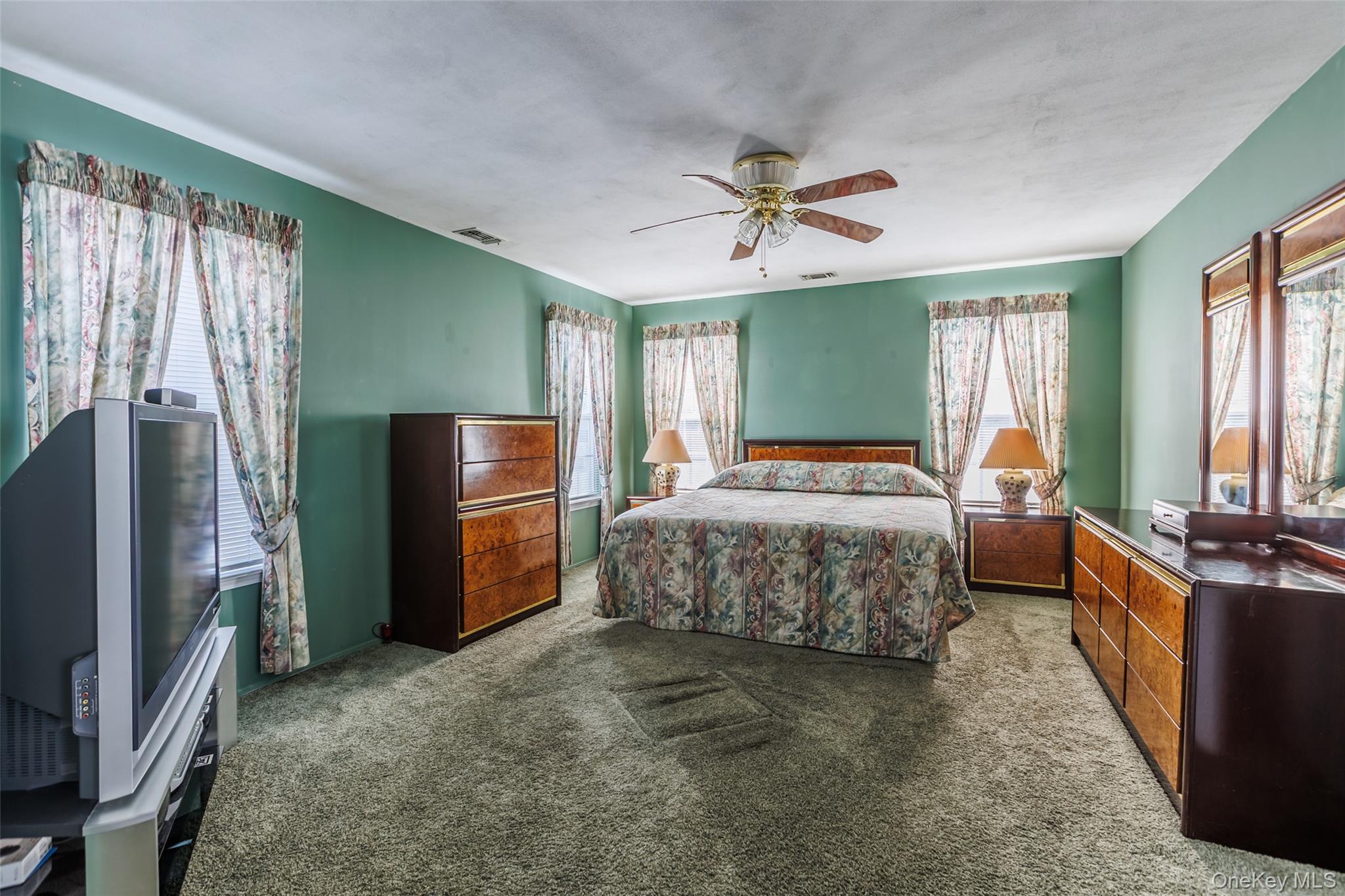 619 Spring Lake Drive Property Photo 15