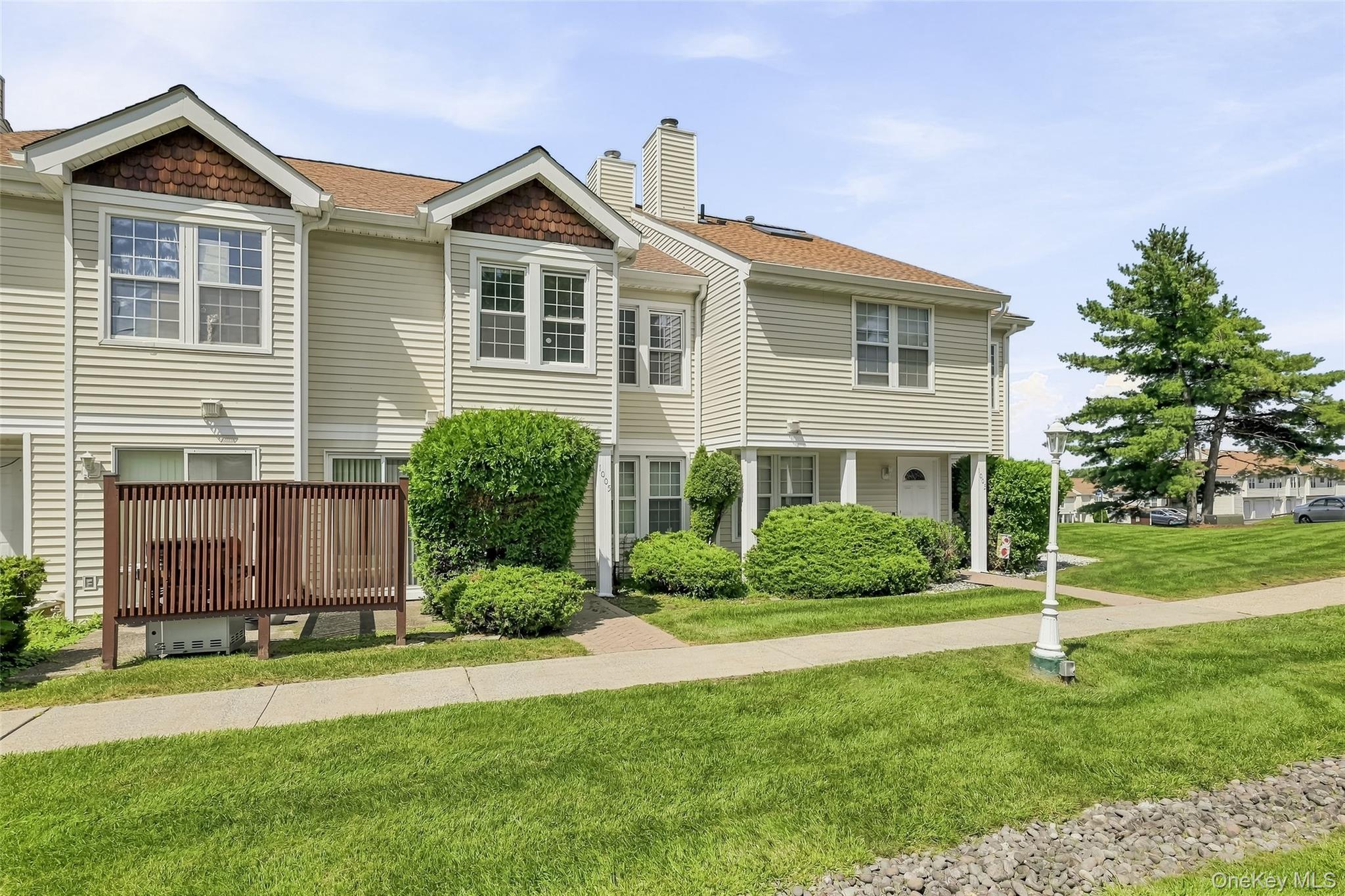 1005 Whispering Hills Property Photo 4