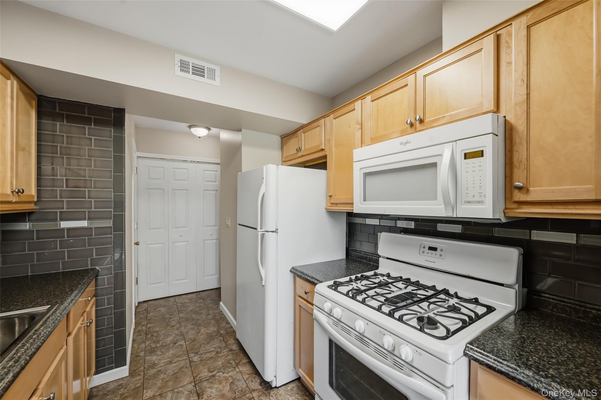 1005 Whispering Hills Property Photo 8